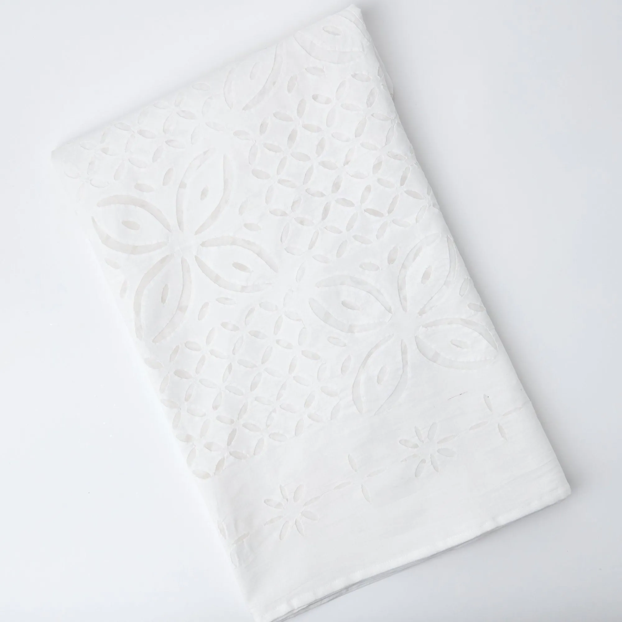 applique_white_tablecloth_5.webp Best Applique White Tablecloth Tablecloths
