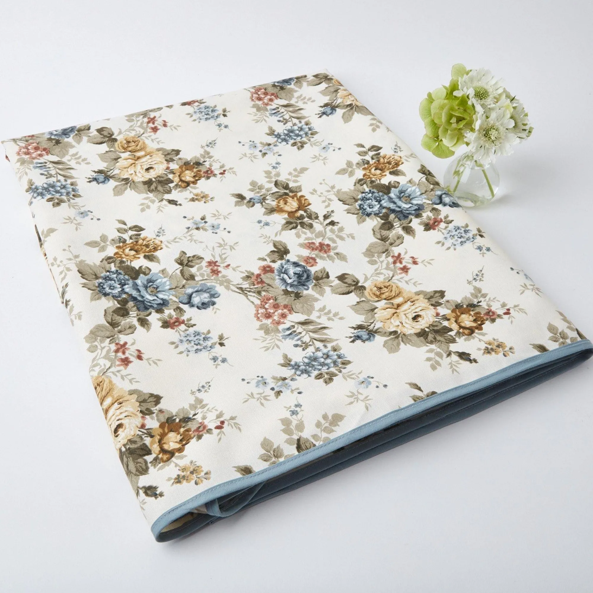 audrey_tablecloth_10.webp Shop Audrey Tablecloth Tablecloths