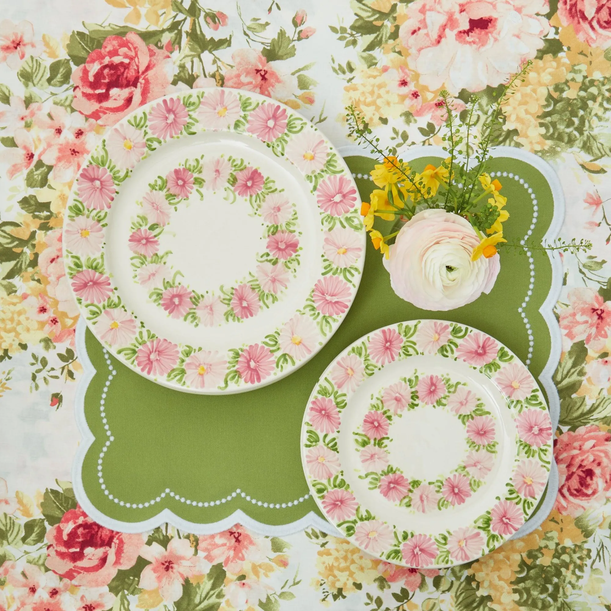 dahlia_garland_dinner_pla_10.webp Clearance Dahlia Garland Dinner Plate (Set Of 4) Crockery Sets