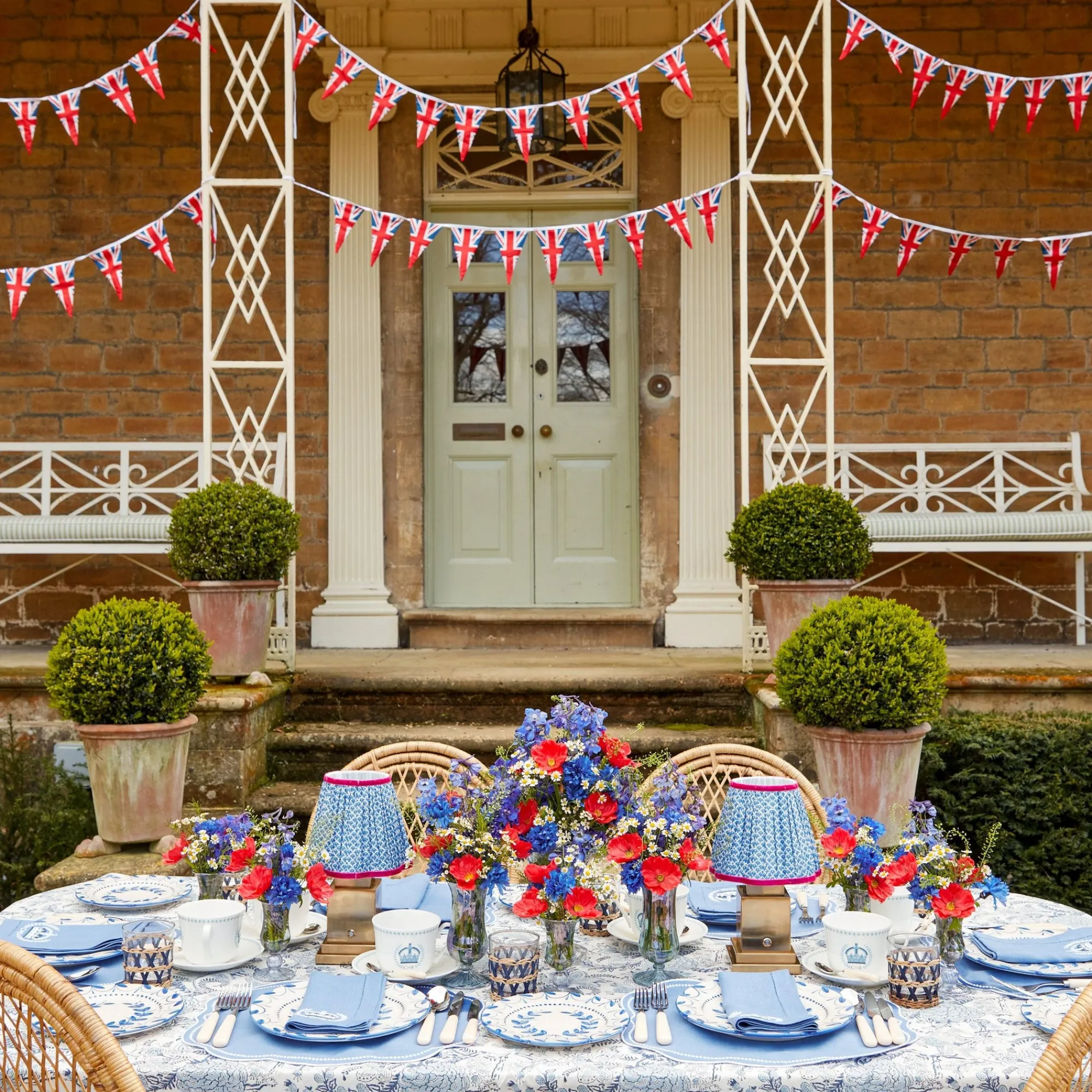eloise_blue_placemats__co_3.webp Flash Sale Eloise Blue Placemats & Coronation Napkins (Set Of 4) Table Linen Sets
