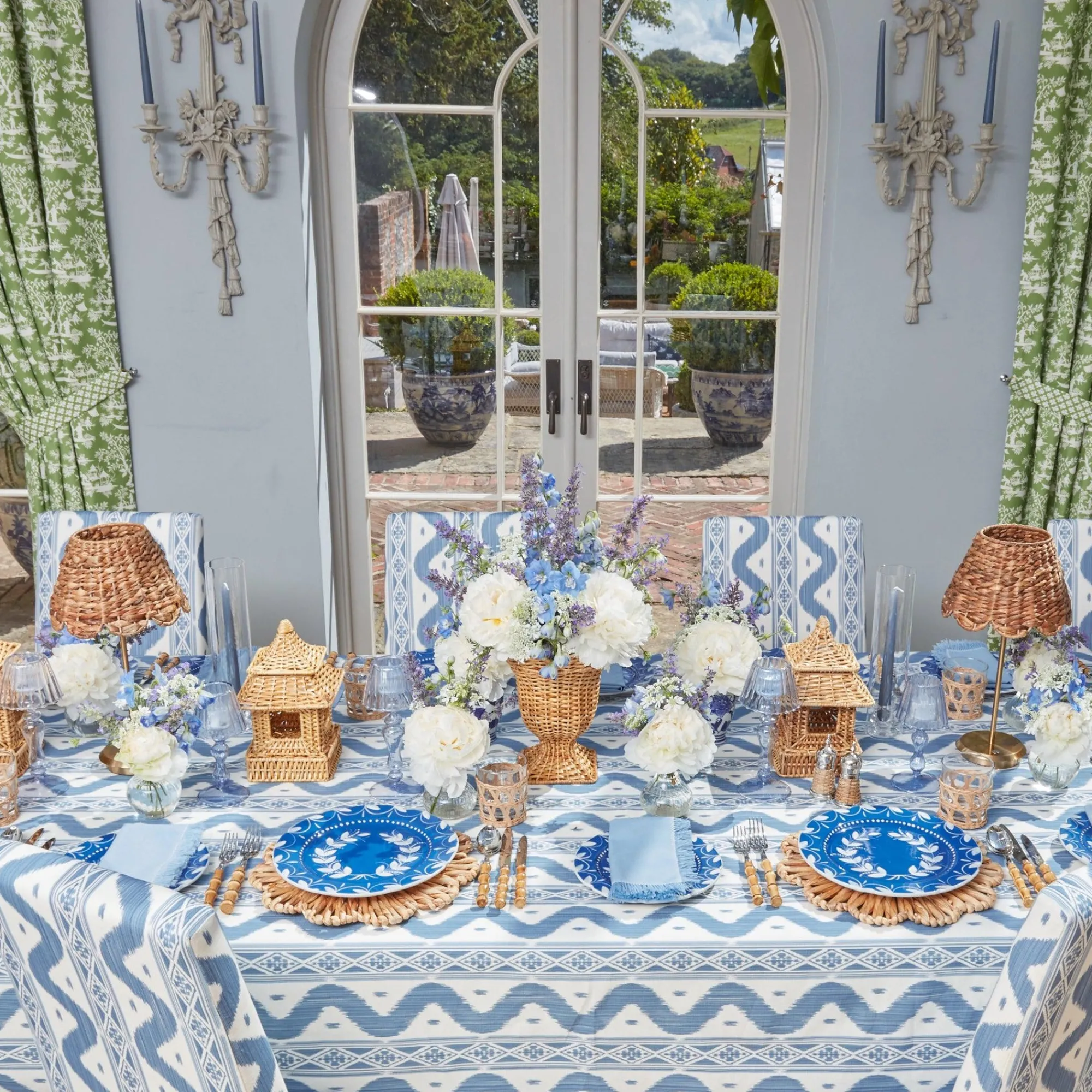 french_blue_garland_dinne_0-2.webp New French Blue Garland Dinner & Starter Plates (Set Of 8) Starter Plates