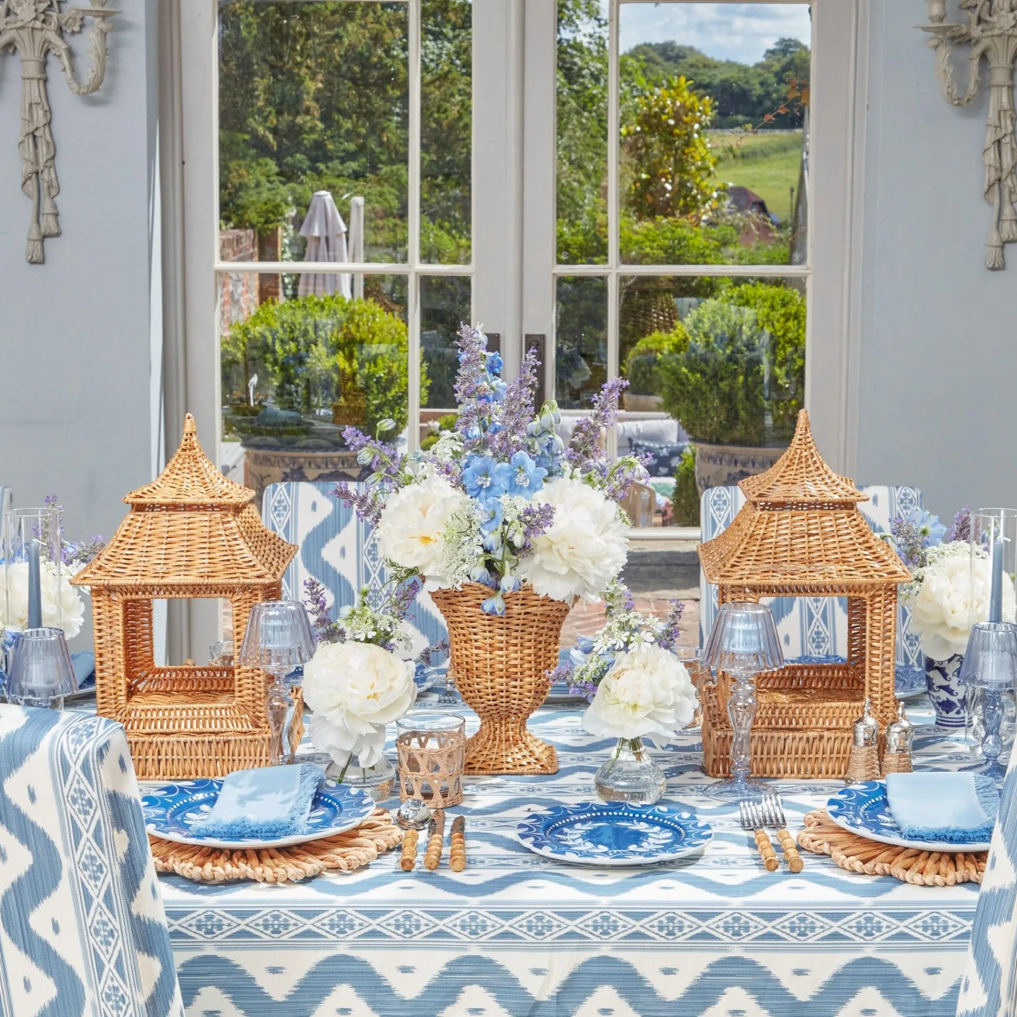 french_blue_garland_start_1-2.webp Best Sale French Blue Garland Starter Plate Starter Plates