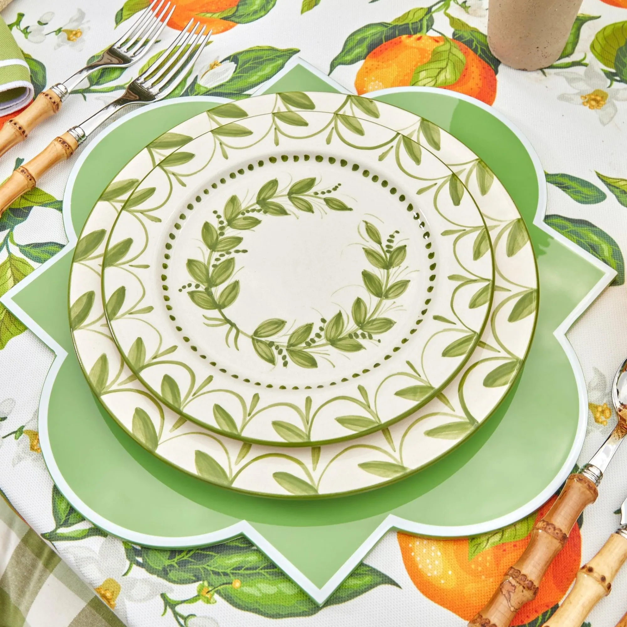 green_garland_dinner_plat_9-2.webp Hot Green Garland Dinner Plate Dinner Plates