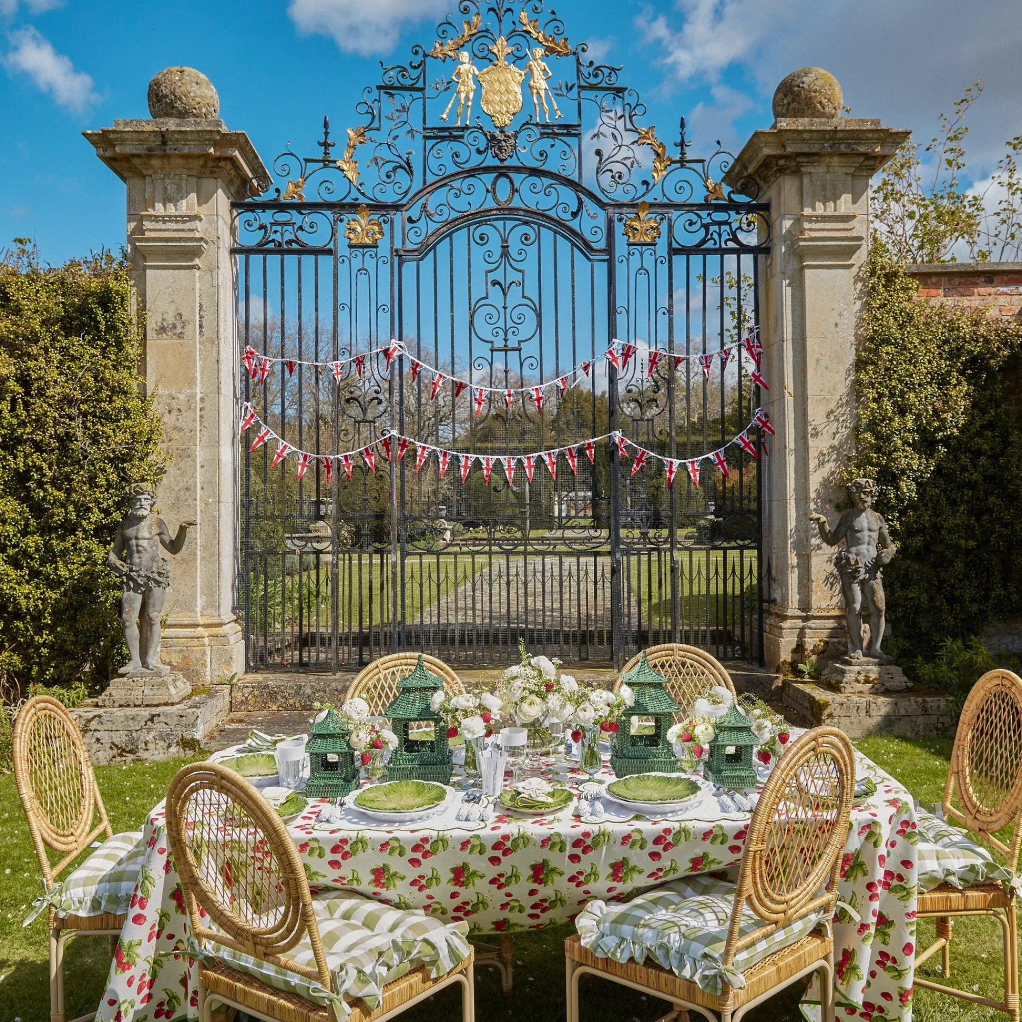 green_rattan_pagoda_lante_3.webp Hot Green Rattan Pagoda Lantern Rattan Tableware