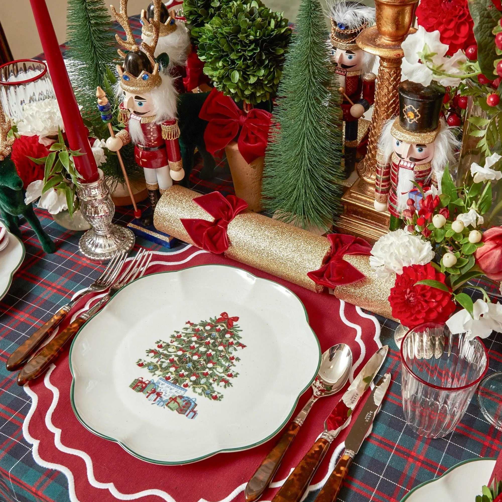 katherine_berry_red_place_3.webp Clearance Katherine Berry Red Placemats (Set Of 4) Placemats