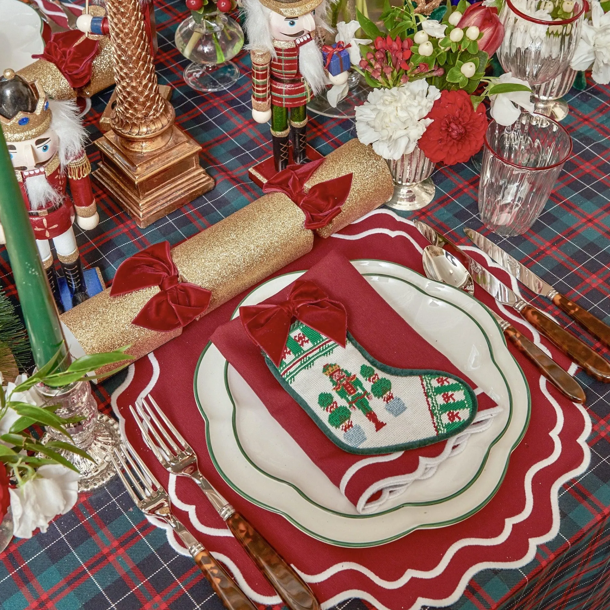katherine_berry_red_place_6.webp Clearance Katherine Berry Red Placemats (Set Of 4) Placemats
