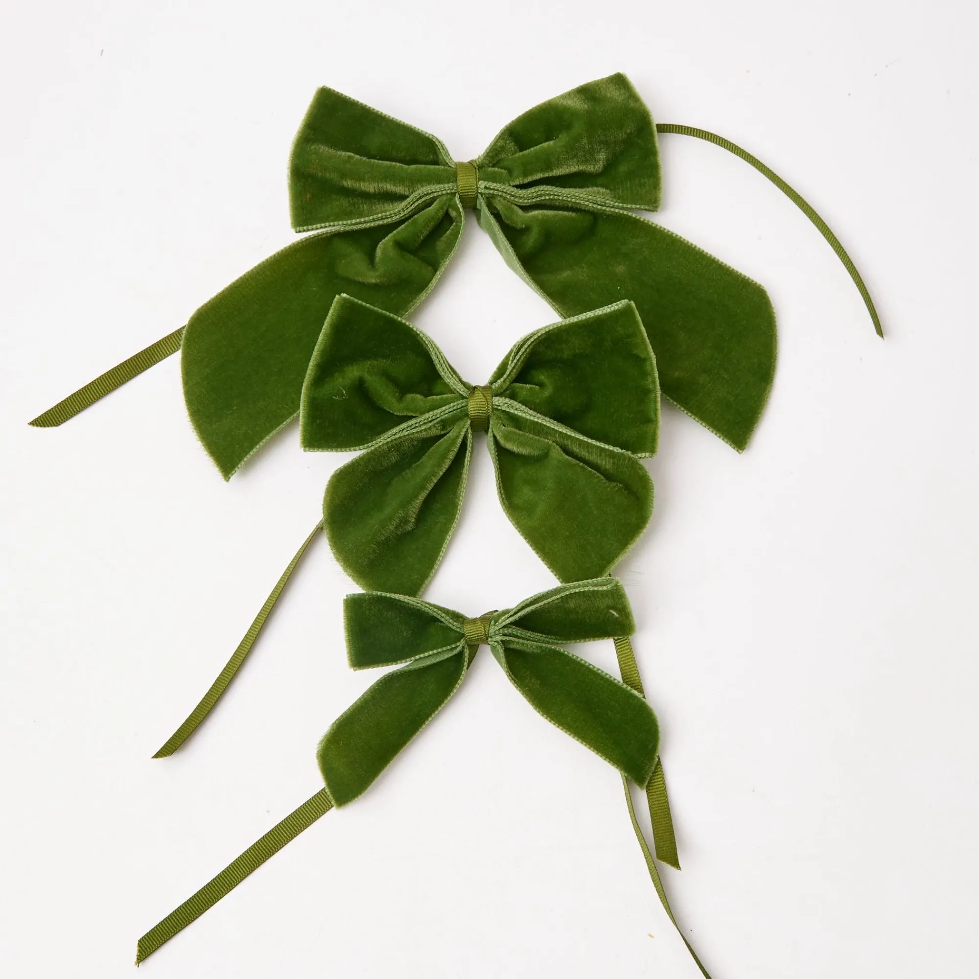 large_forest_green_napkin_3.webp Store Large Forest Green Napkin Bow (Pair) Napkin Rings, Bows & Wreaths