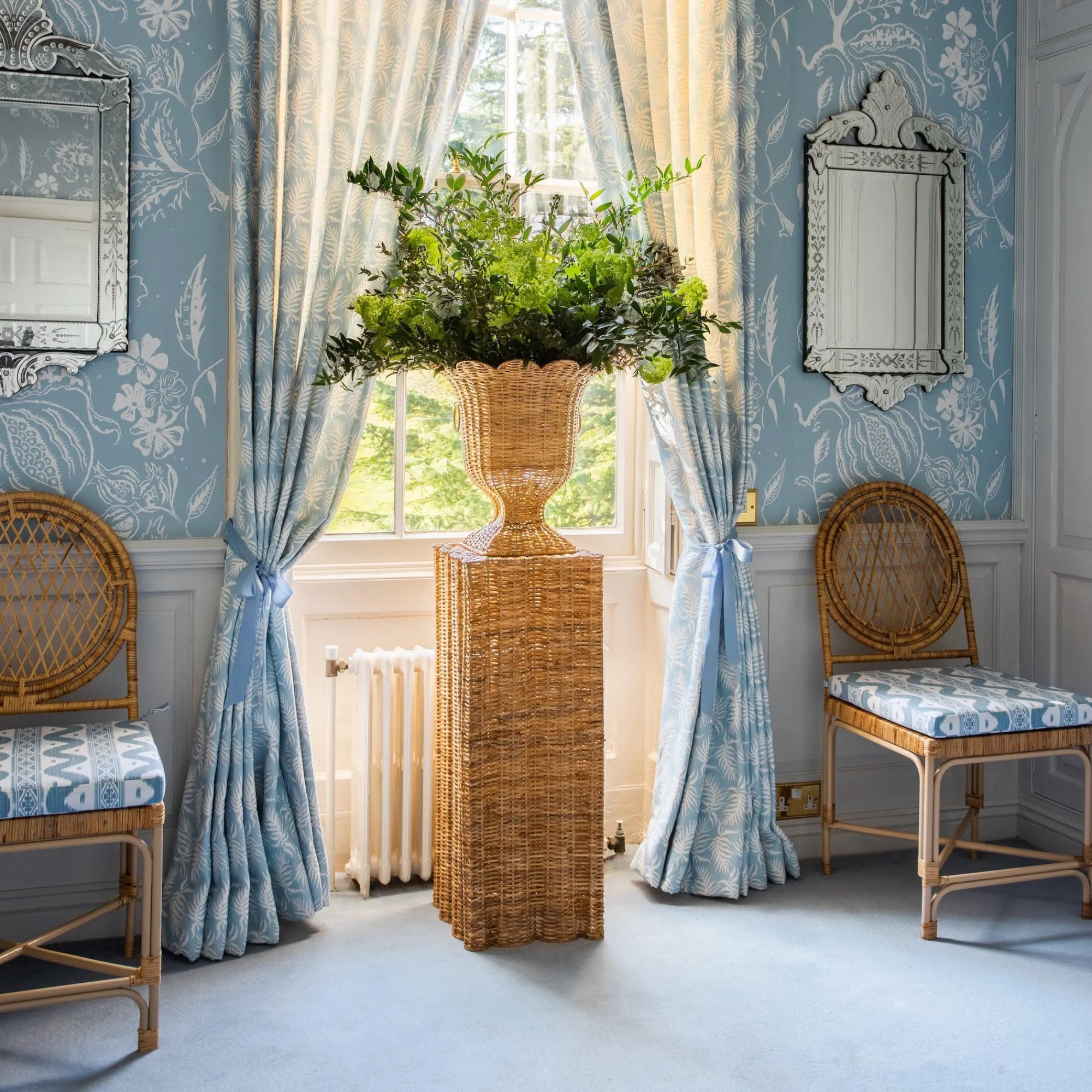 liliana_scalloped_rattan__3-1.webp Outlet Liliana Scalloped Rattan Pedestal And Urn Urns & Pedestals