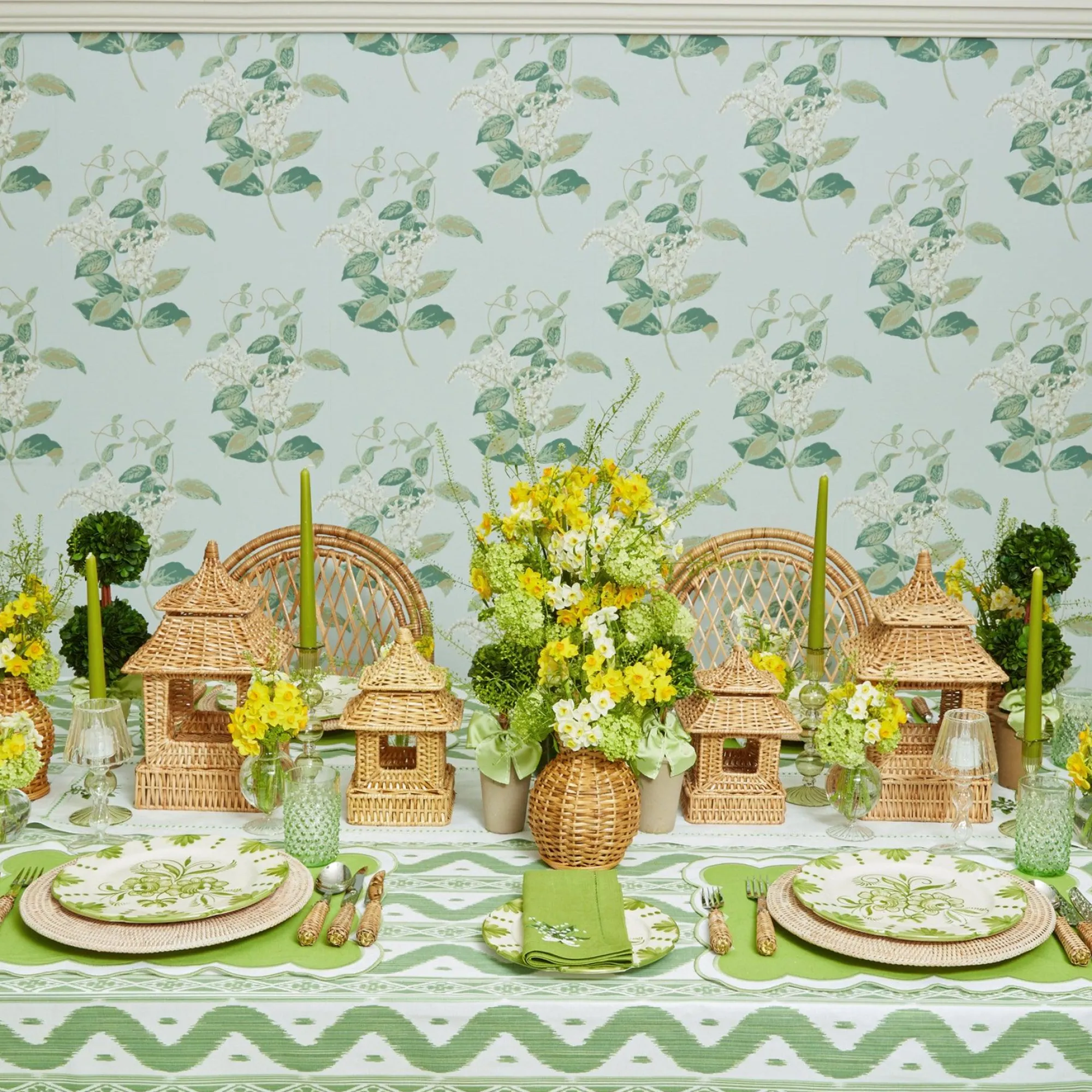 lily_of_the_valley_table__2.webp Discount Lily Of The Valley Table Runner Tablecloths