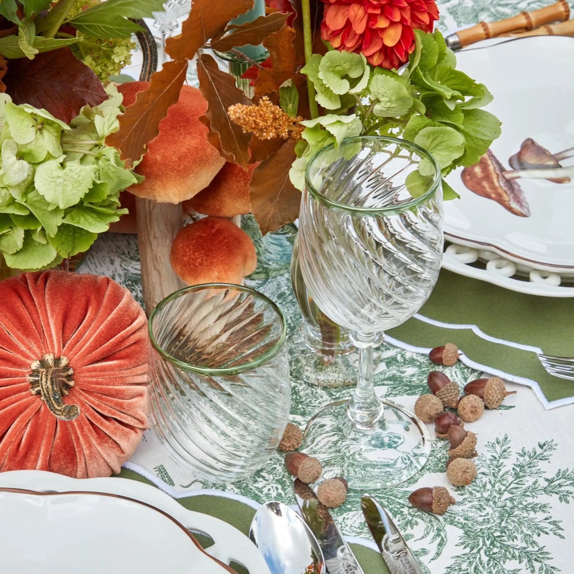 olive_rim_swirl_glassware_11.webp Outlet Olive Rim Swirl Glassware Set Glassware Sets