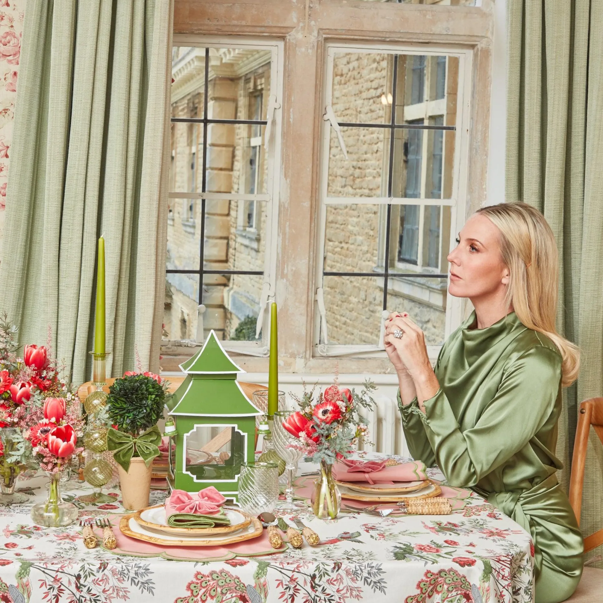 olive_rim_swirl_glassware_3.webp Outlet Olive Rim Swirl Glassware Set Glassware Sets