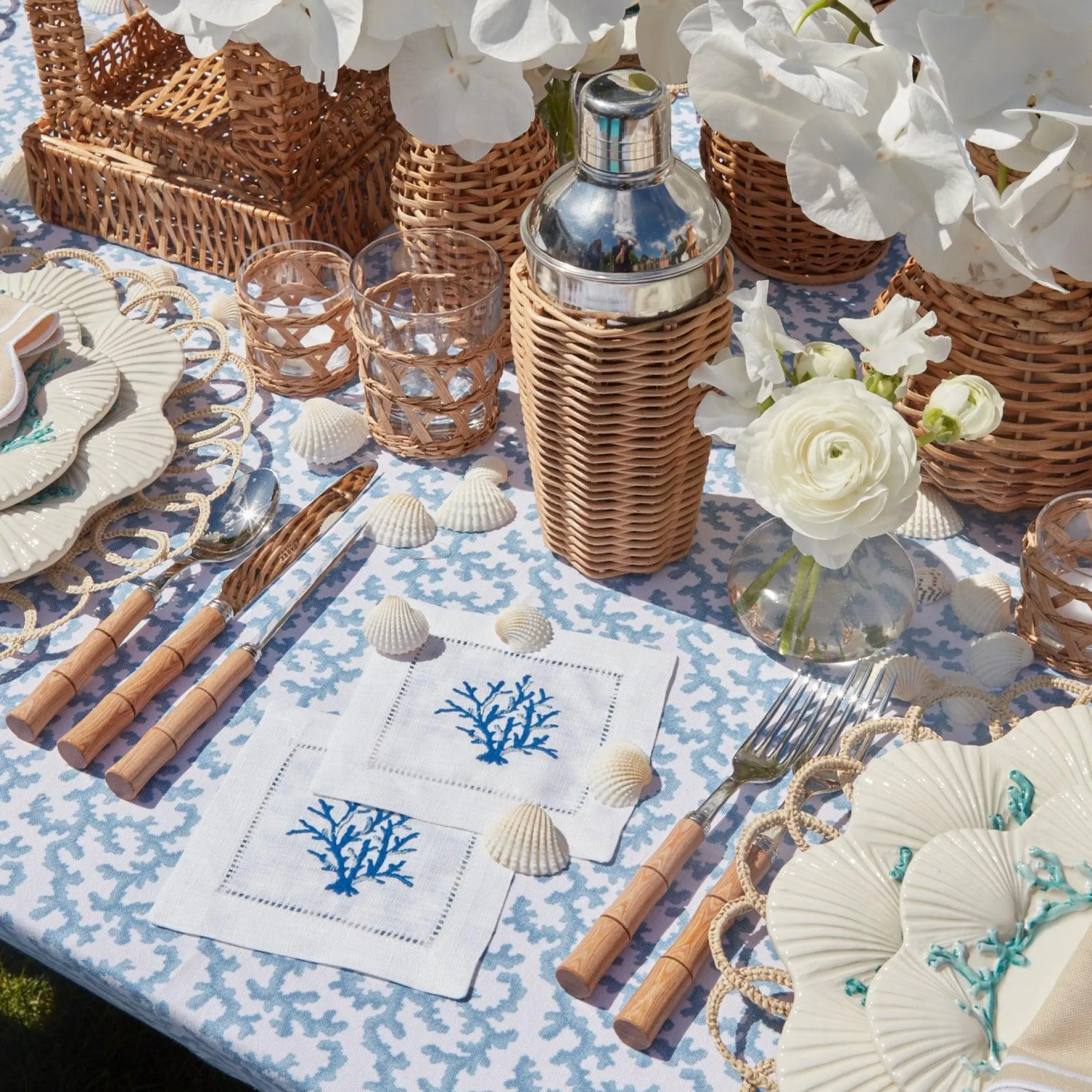 rattan_cocktail_shaker_2.webp Shop Rattan Cocktail Shaker Rattan Tableware