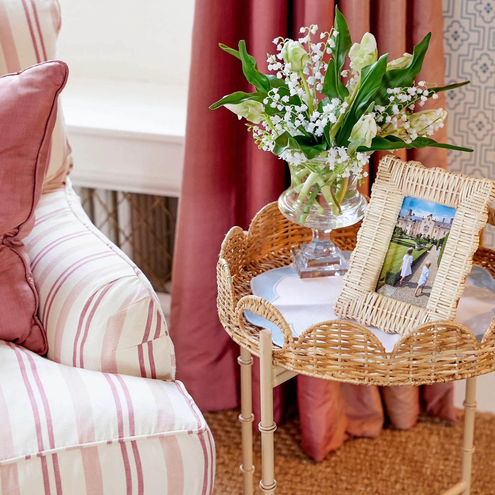 round_scalloped_rattan_tr_10-1.webp Best Round Scalloped Rattan Tray With Stand Trays & Liners