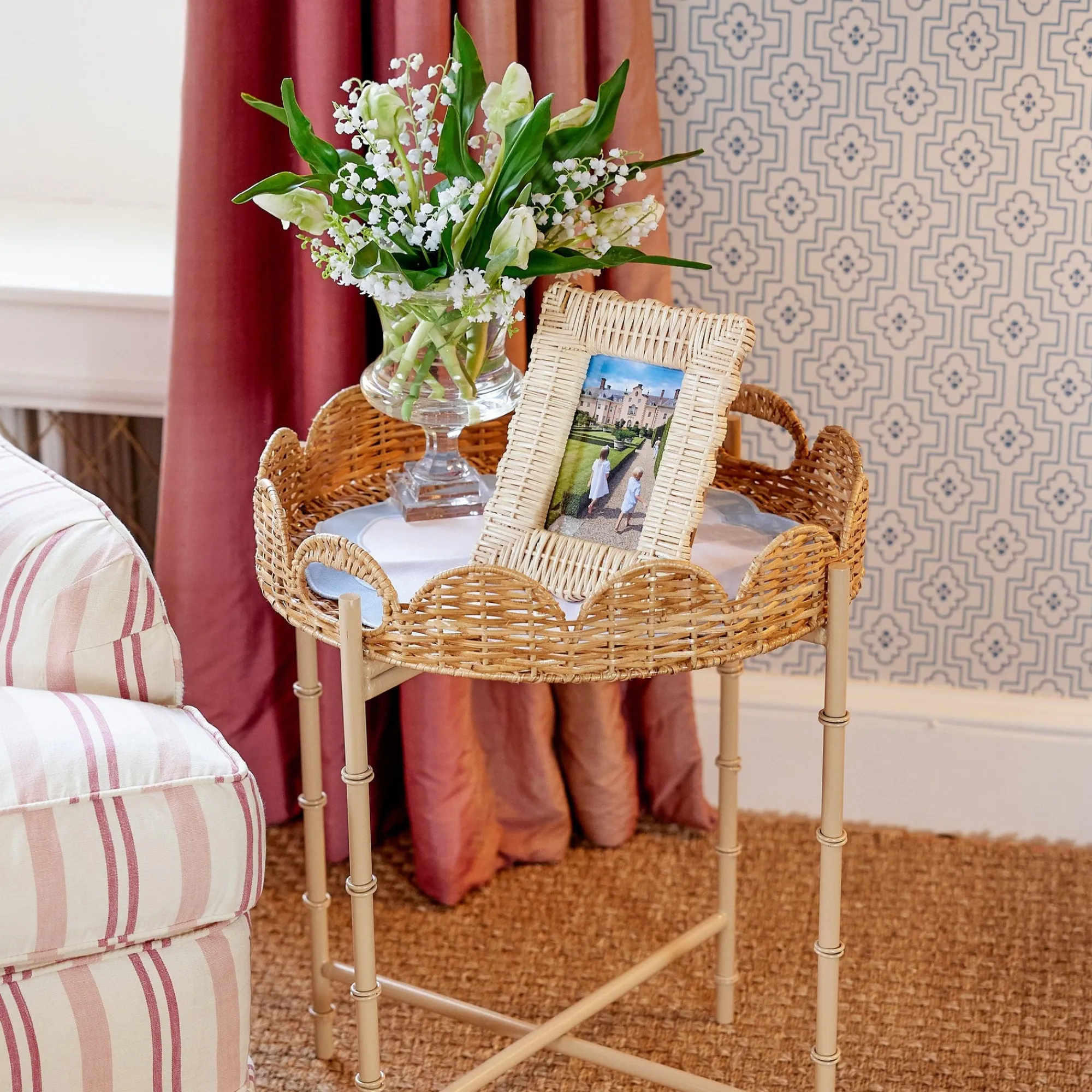 round_scalloped_rattan_tr_12-1.webp Best Round Scalloped Rattan Tray With Stand Trays & Liners