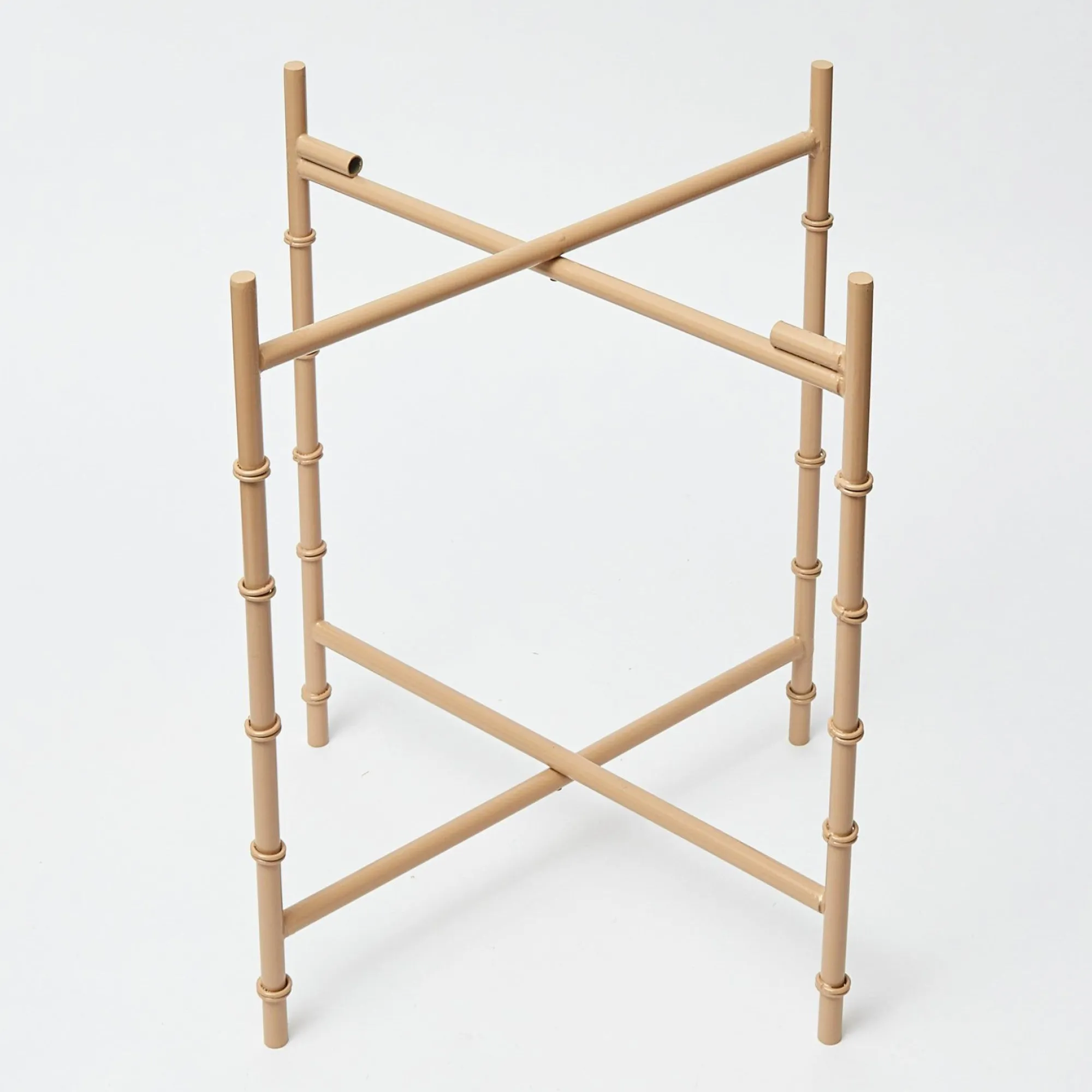 round_scalloped_rattan_tr_13.webp Best Round Scalloped Rattan Tray With Stand Trays & Liners