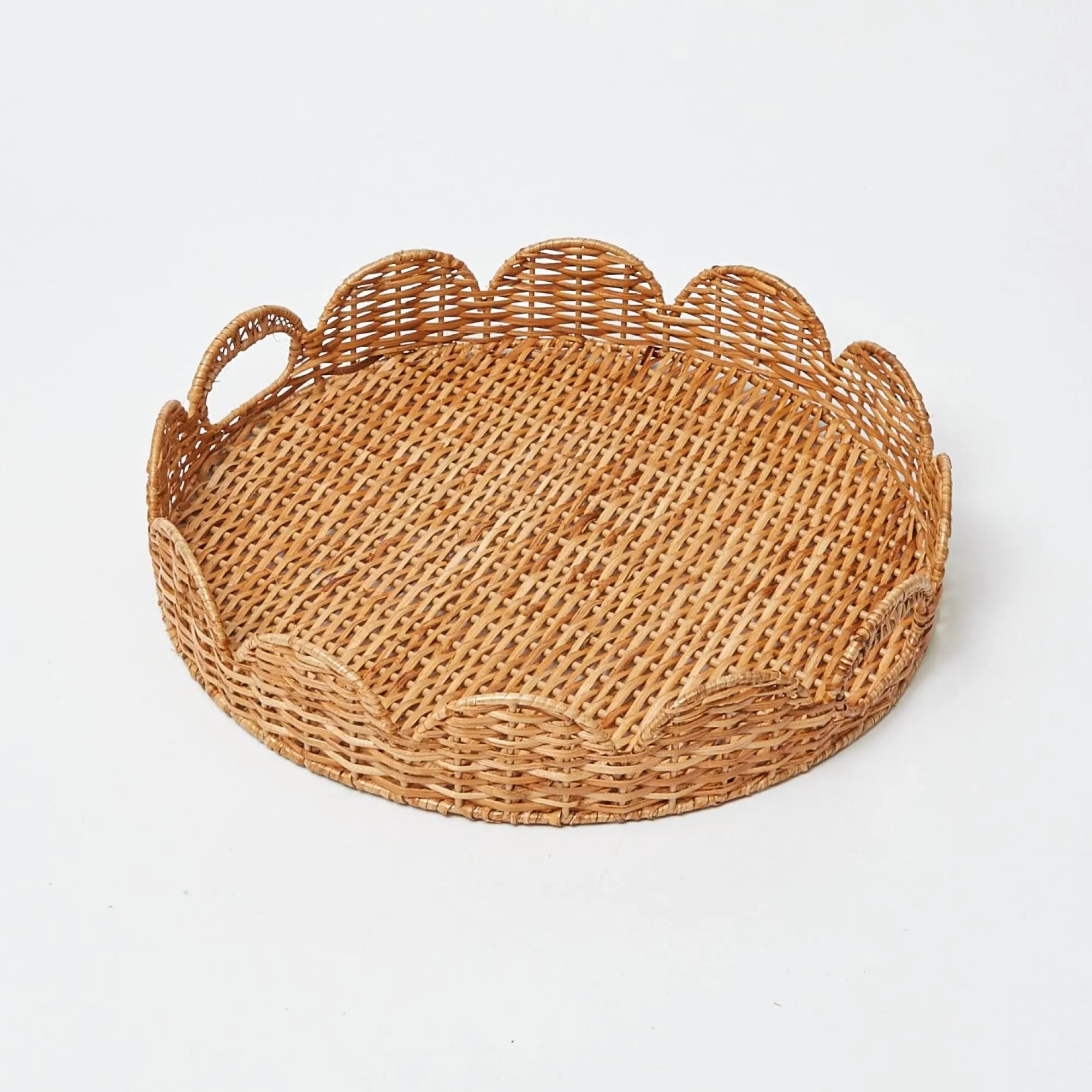 round_scalloped_rattan_tr_4-1.webp Best Round Scalloped Rattan Tray With Stand Trays & Liners