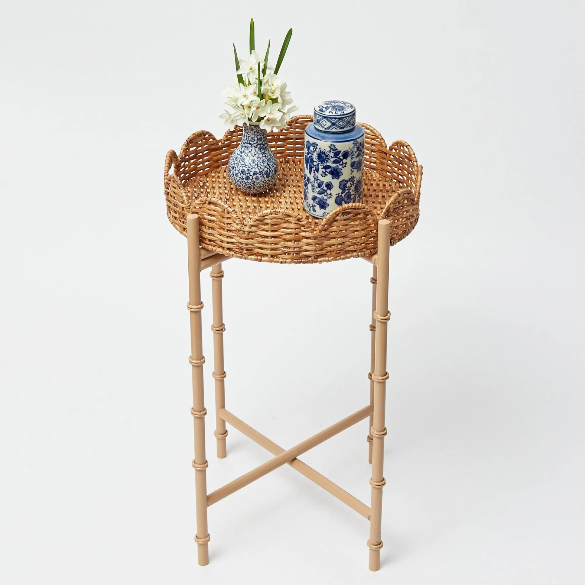 round_scalloped_rattan_tr_7-1.webp Best Round Scalloped Rattan Tray With Stand Trays & Liners