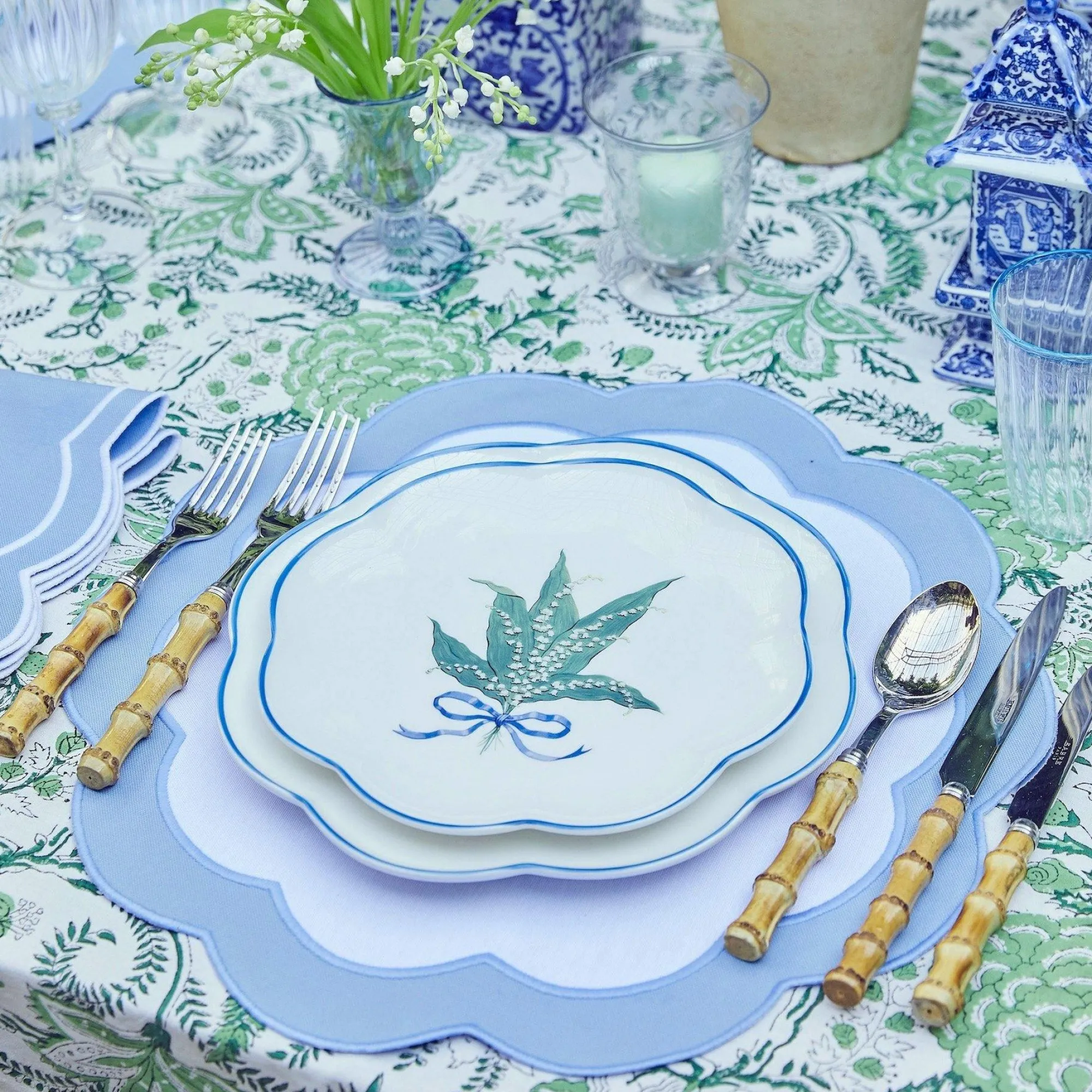 scalloped_lily_of_the_val_17.webp Clearance Scalloped Lily Of The Valley Starter Plate (Set Of 4) Crockery Sets