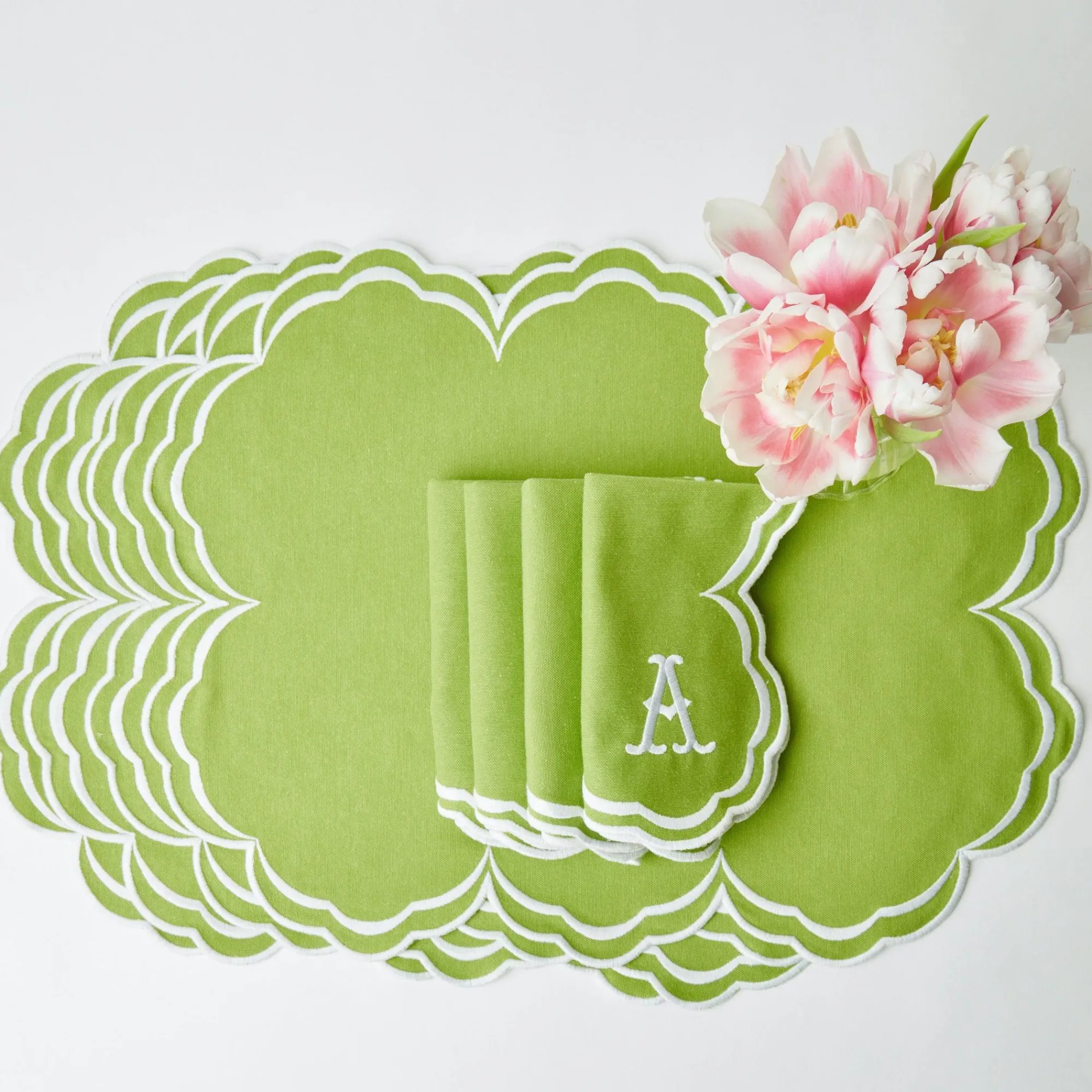 serena_apple_green_scallo_0-1.webp Outlet Serena Apple Green Scalloped Placemats (Set Of 4) Placemats