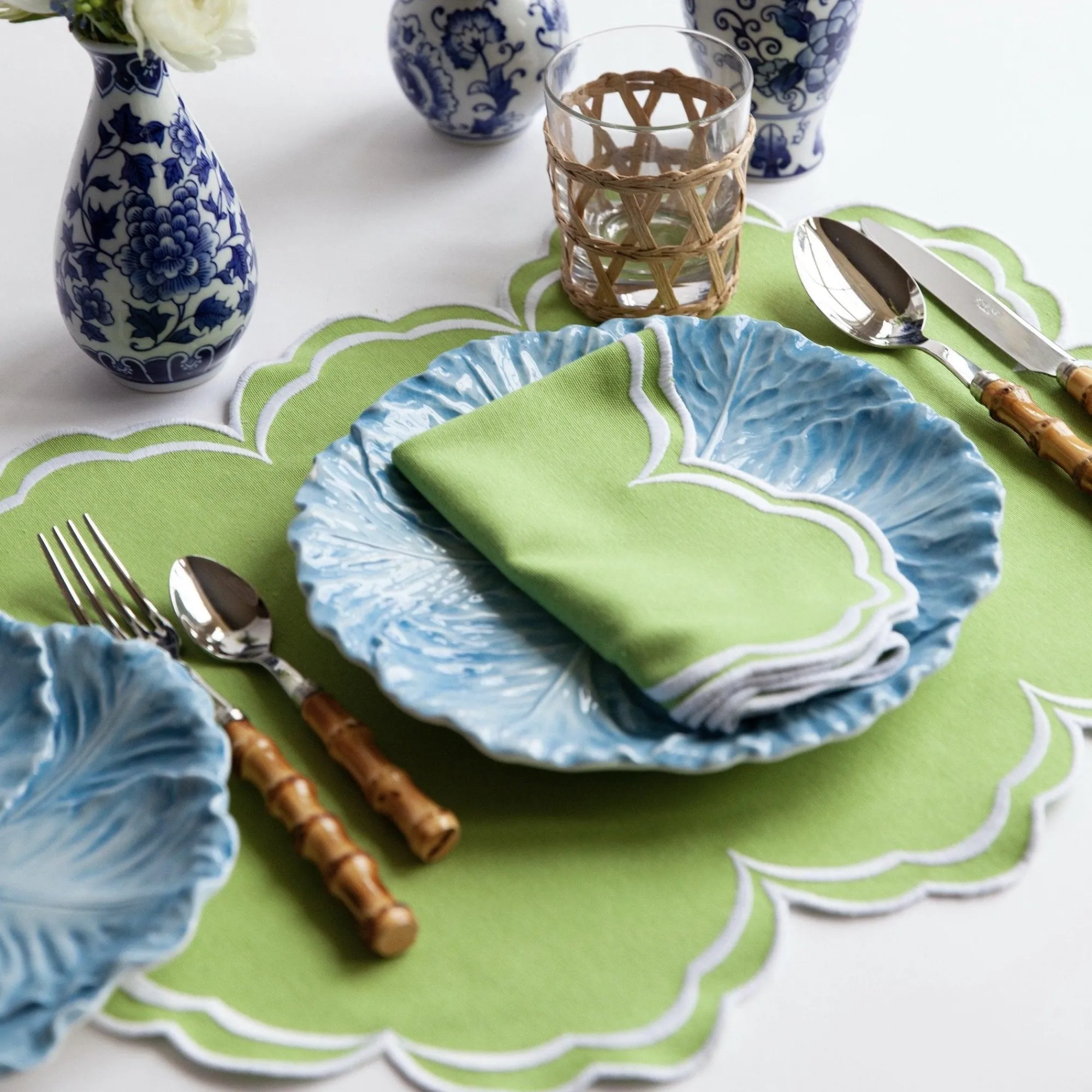 serena_apple_green_scallo_5-1.webp Outlet Serena Apple Green Scalloped Placemats (Set Of 4) Placemats