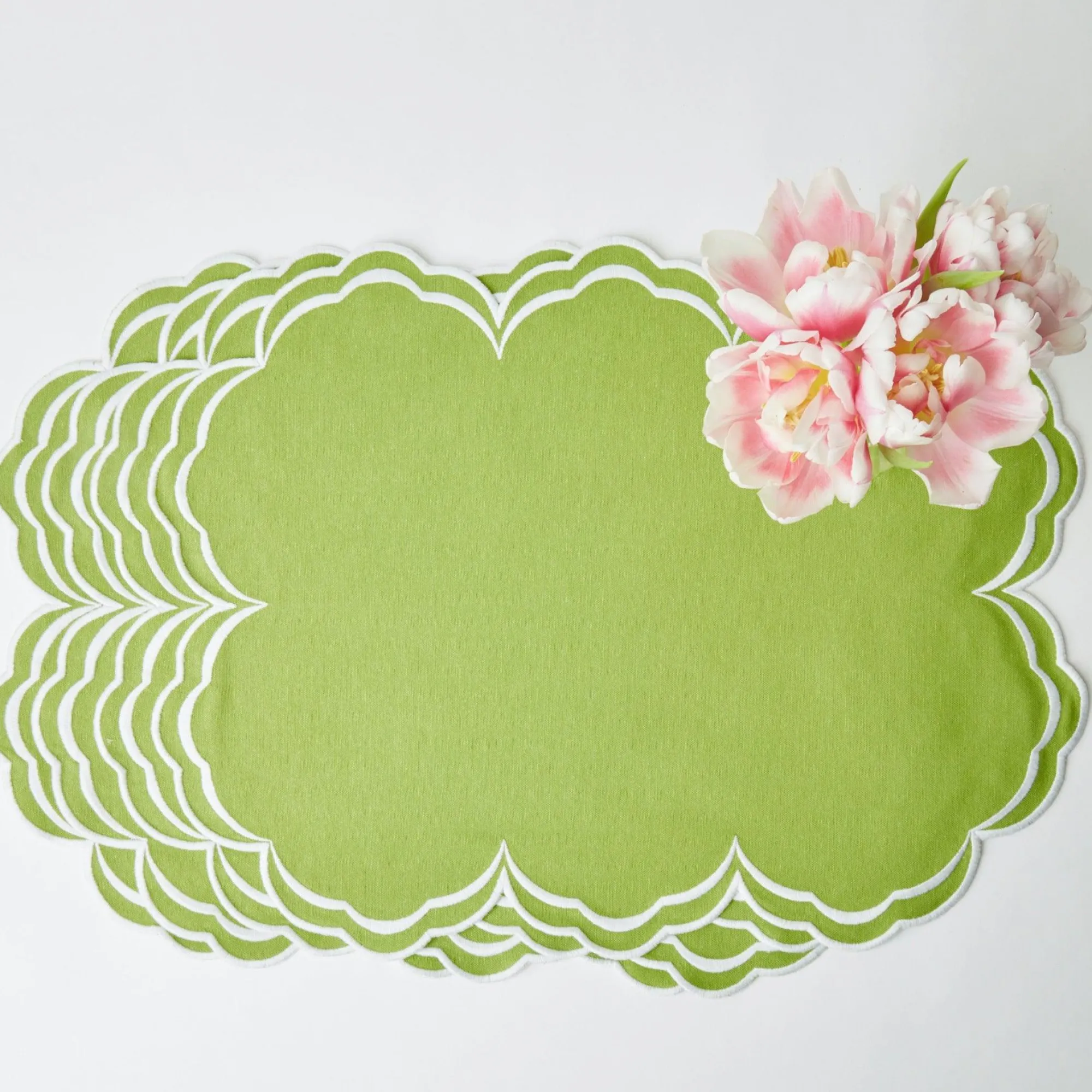 serena_apple_green_scallo_6-1.webp Outlet Serena Apple Green Scalloped Placemats (Set Of 4) Placemats