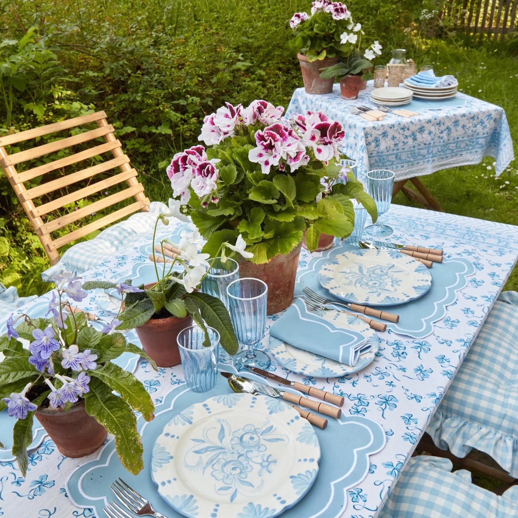 seville_blue_gardenia_din_14-4.webp Cheap Seville Blue Gardenia Dinner Plate Dinner Plates