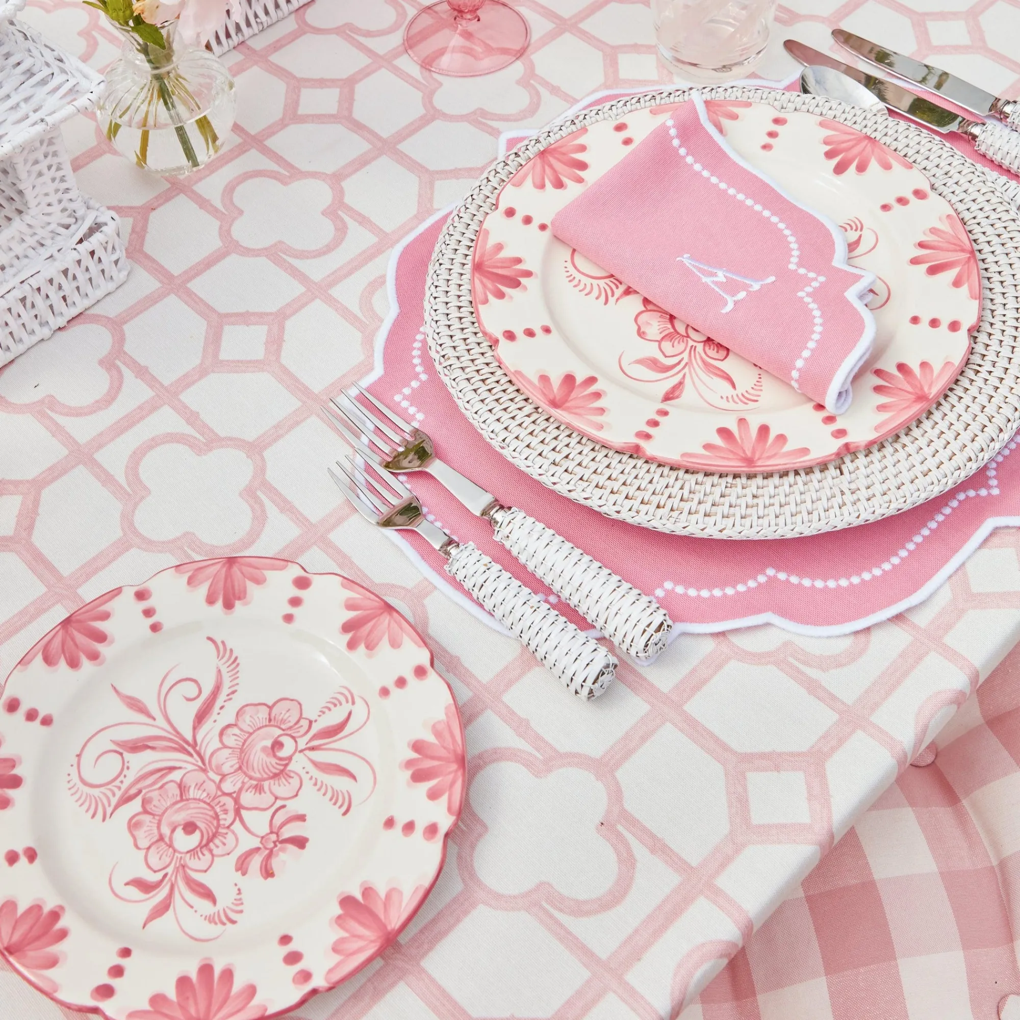 seville_pink_gardenia_din_1-4.webp Cheap Seville Pink Gardenia Dinner & Starter Plates (Set Of 8) Starter Plates