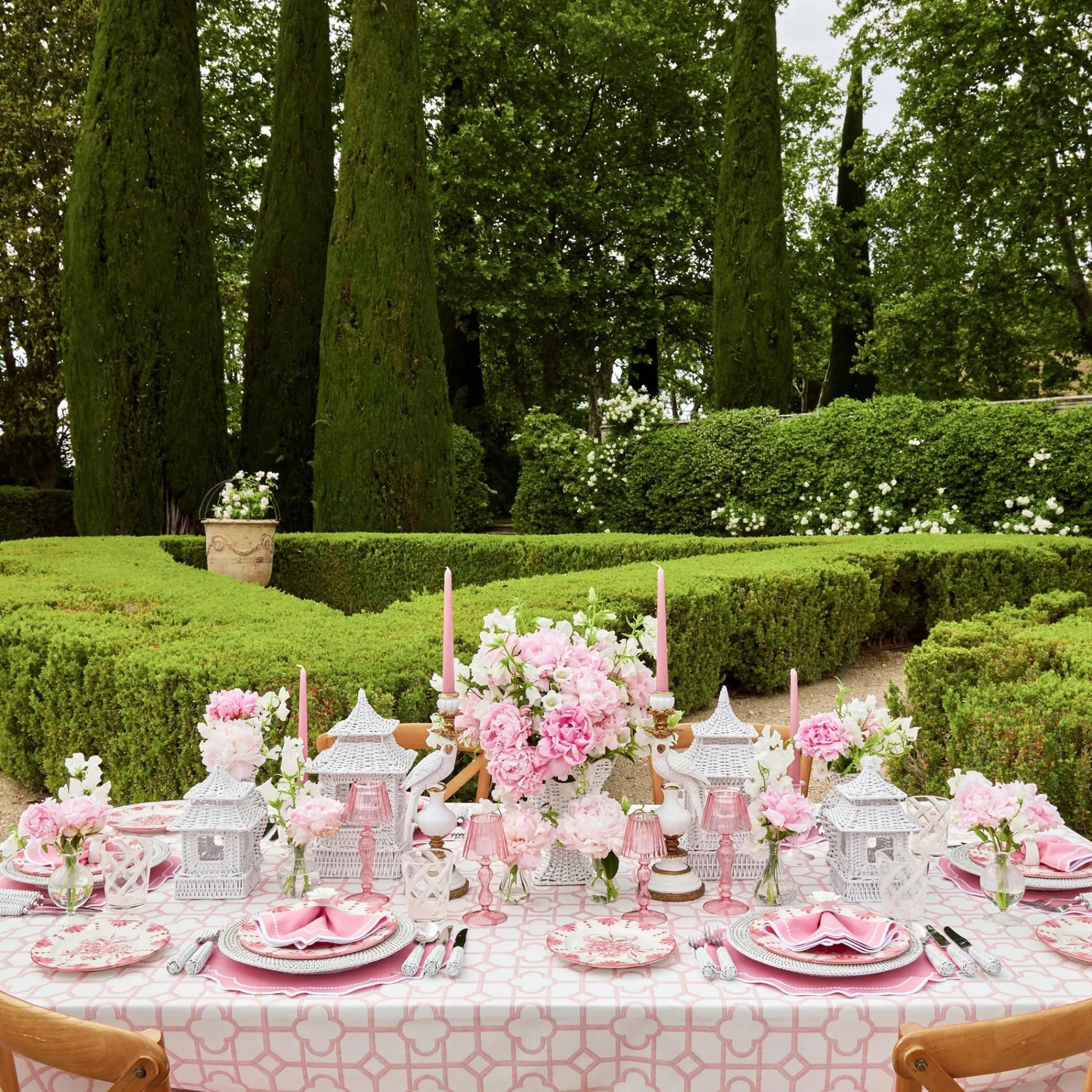 seville_pink_gardenia_din_7-3.webp Sale Seville Pink Gardenia Dinner & Starter Plates (Set Of 8) Crockery Sets