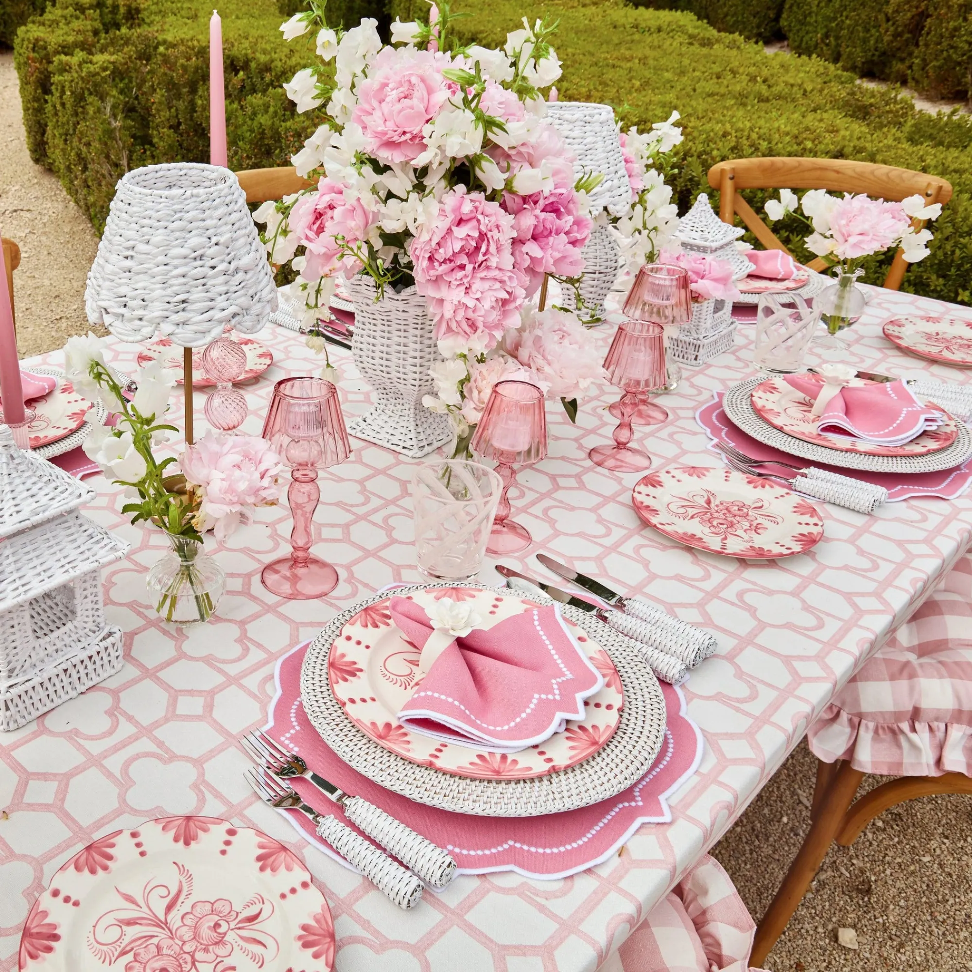 seville_pink_gardenia_din_9-3.webp Sale Seville Pink Gardenia Dinner & Starter Plates (Set Of 8) Crockery Sets