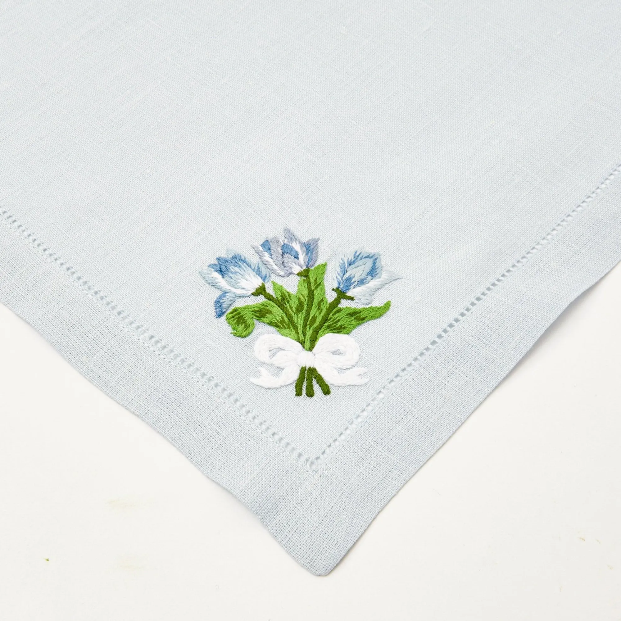 sky_blue_linen_tulip_napk_6.webp Outlet Sky Blue Linen Tulip Napkins (Set Of 4) Napkins