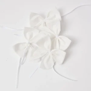 Shop Snow White Velvet Napkin Bows (Set Of 4) Napkin Rings, Bows & Wreaths