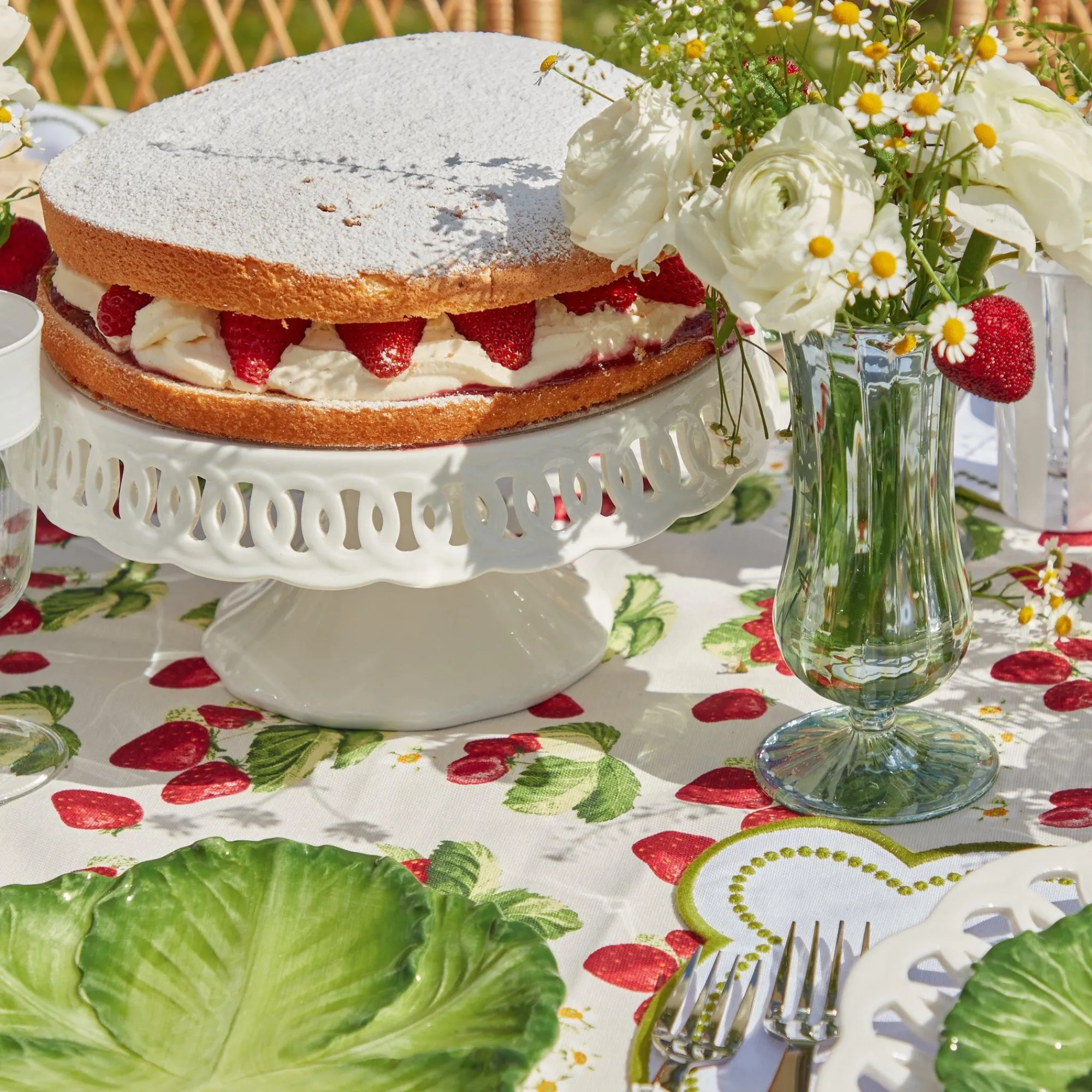 strawberry_tablecloth_8.webp Discount Strawberry Tablecloth Tablecloths