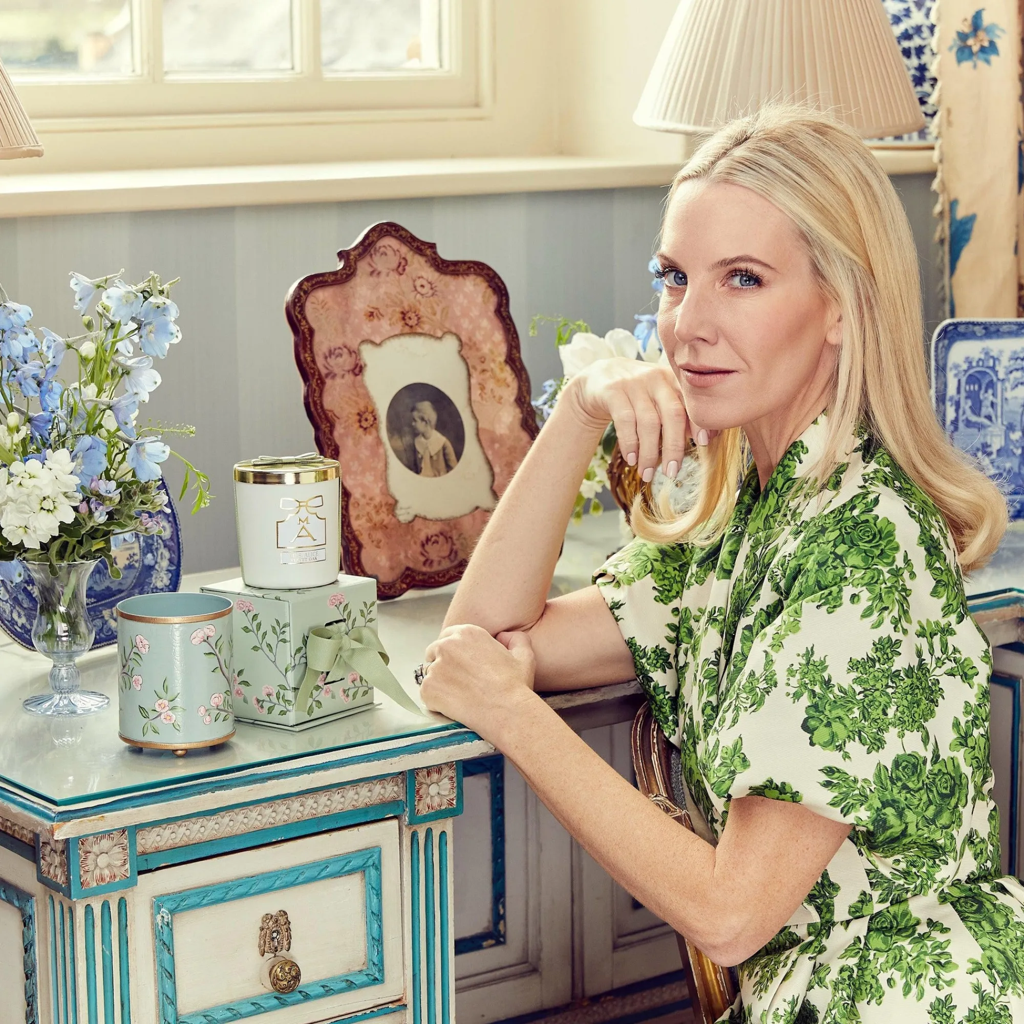 velvet_oak_scented_candle_0-4.webp Best Sale Velvet Oak Scented Candle & Pot Set Candle Holders