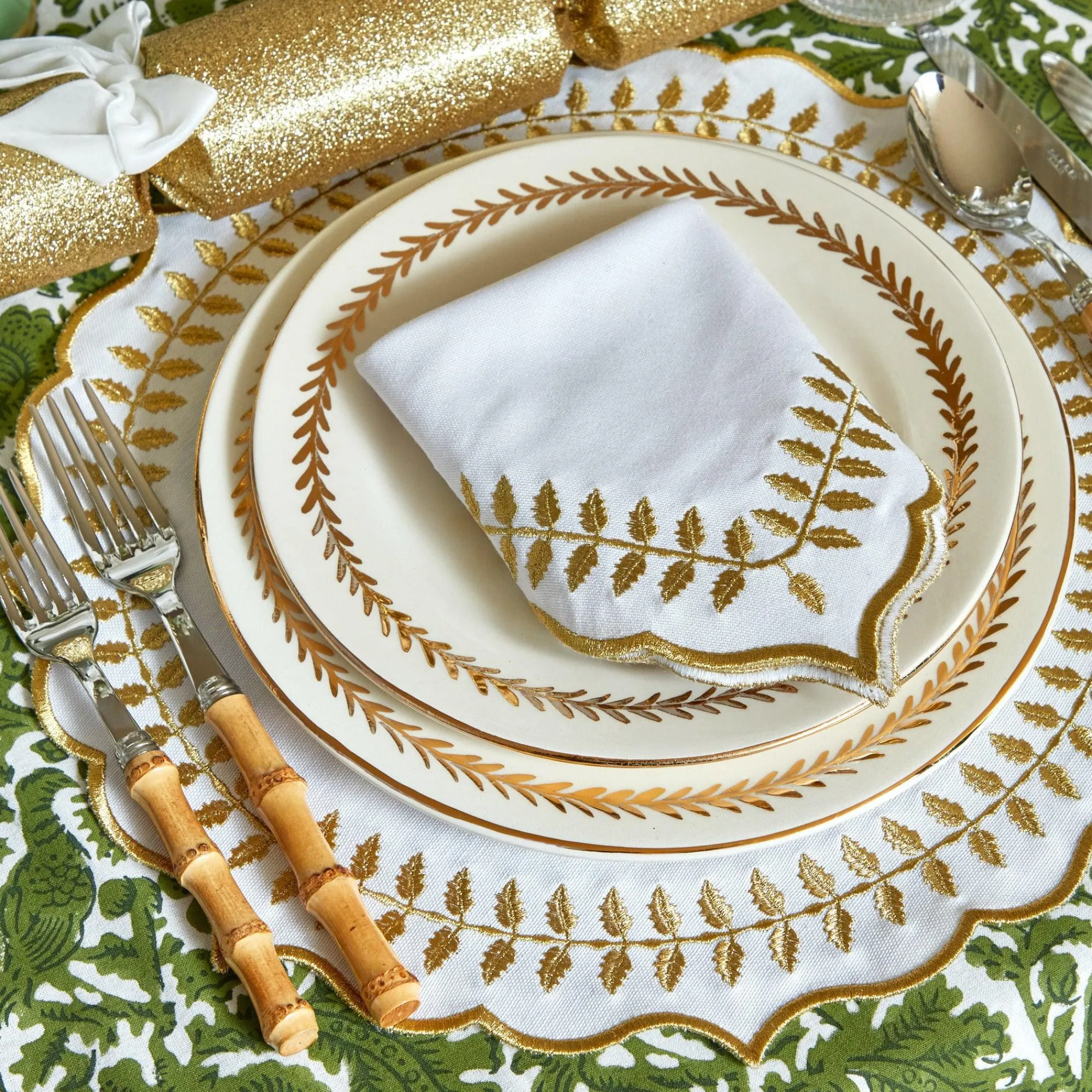 white__gold_laurel_napkin_10.webp Cheap White & Gold Laurel Napkins (Set Of 4) Napkins