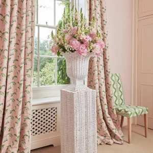 Best Sale White Liliana Scalloped Rattan Pedestal And Urn Rattan Furniture