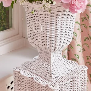 Best Sale White Liliana Scalloped Rattan Pedestal And Urn Rattan Furniture