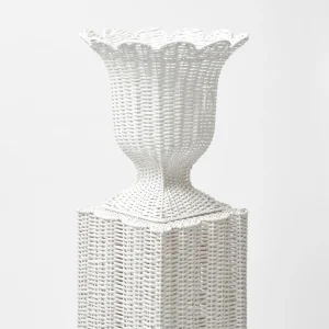 Best Sale White Liliana Scalloped Rattan Pedestal And Urn Rattan Furniture