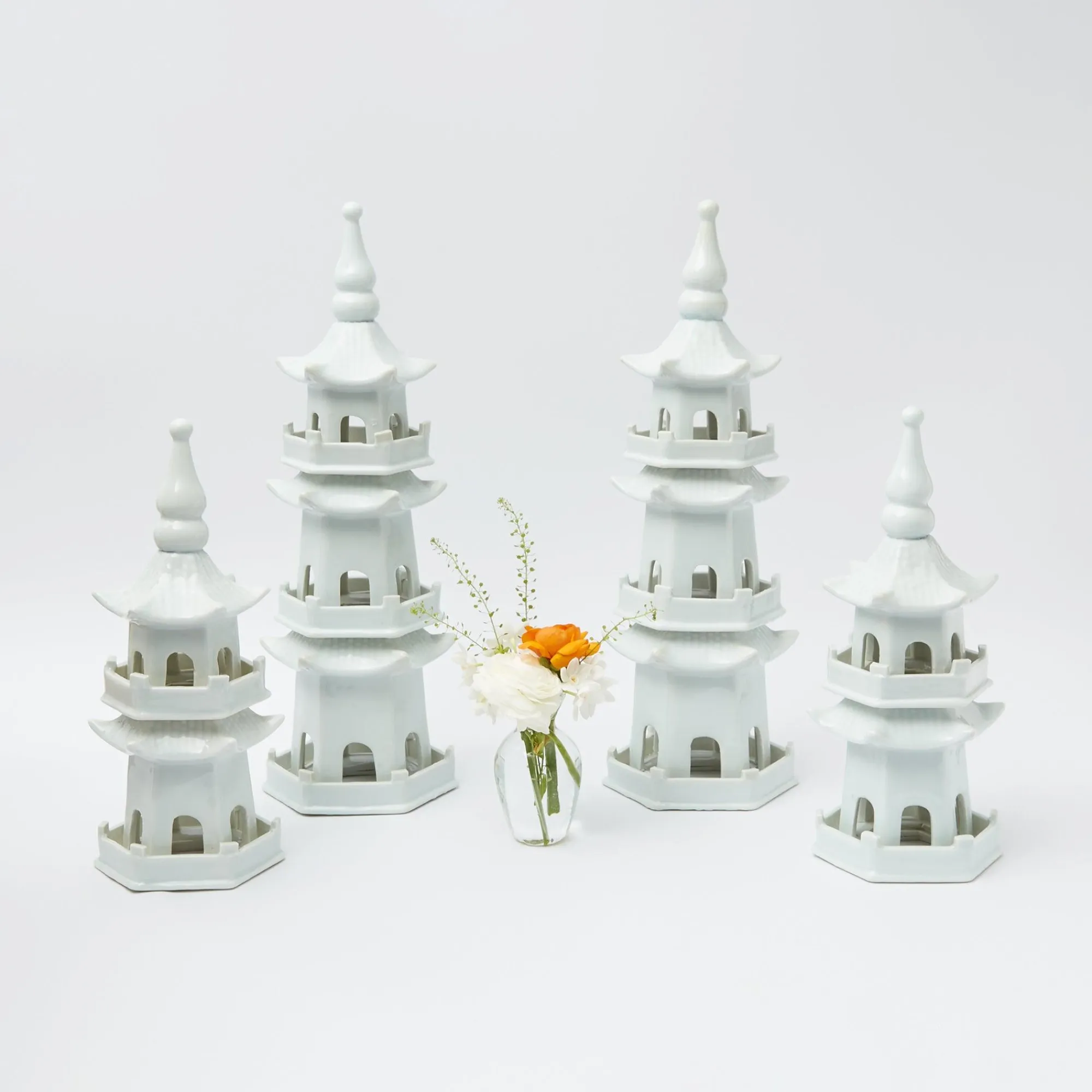 white_porcelain_pagoda_de_0.webp Outlet White Porcelain Pagoda Decoration Set Decoration Sets
