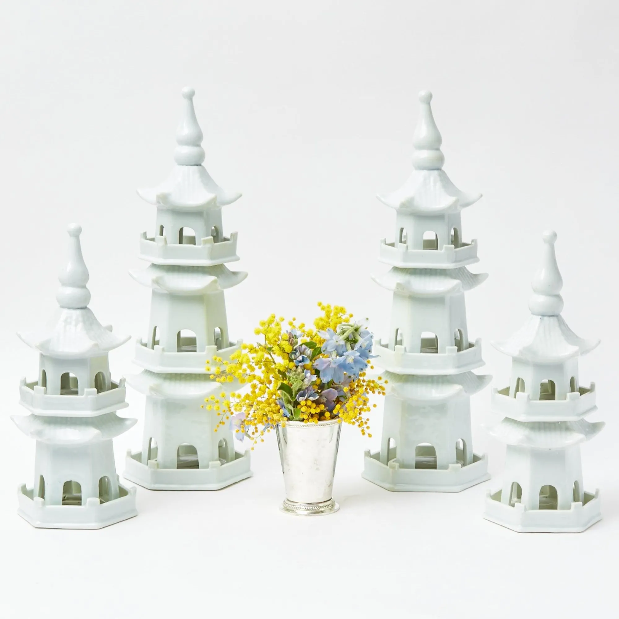 white_porcelain_pagoda_de_15.webp Outlet White Porcelain Pagoda Decoration Set Decoration Sets