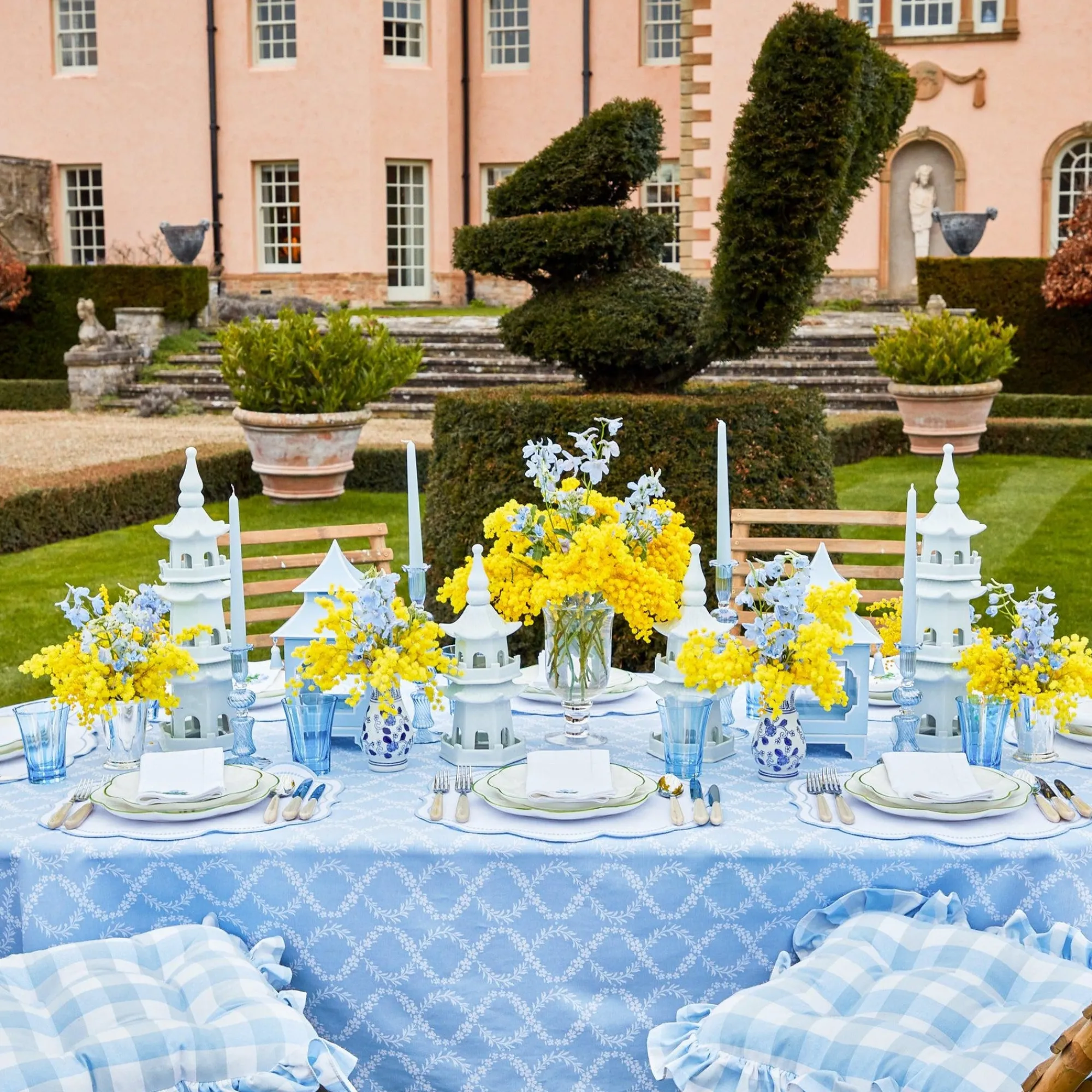 white_porcelain_pagoda_de_17.webp Outlet White Porcelain Pagoda Decoration Set Decoration Sets