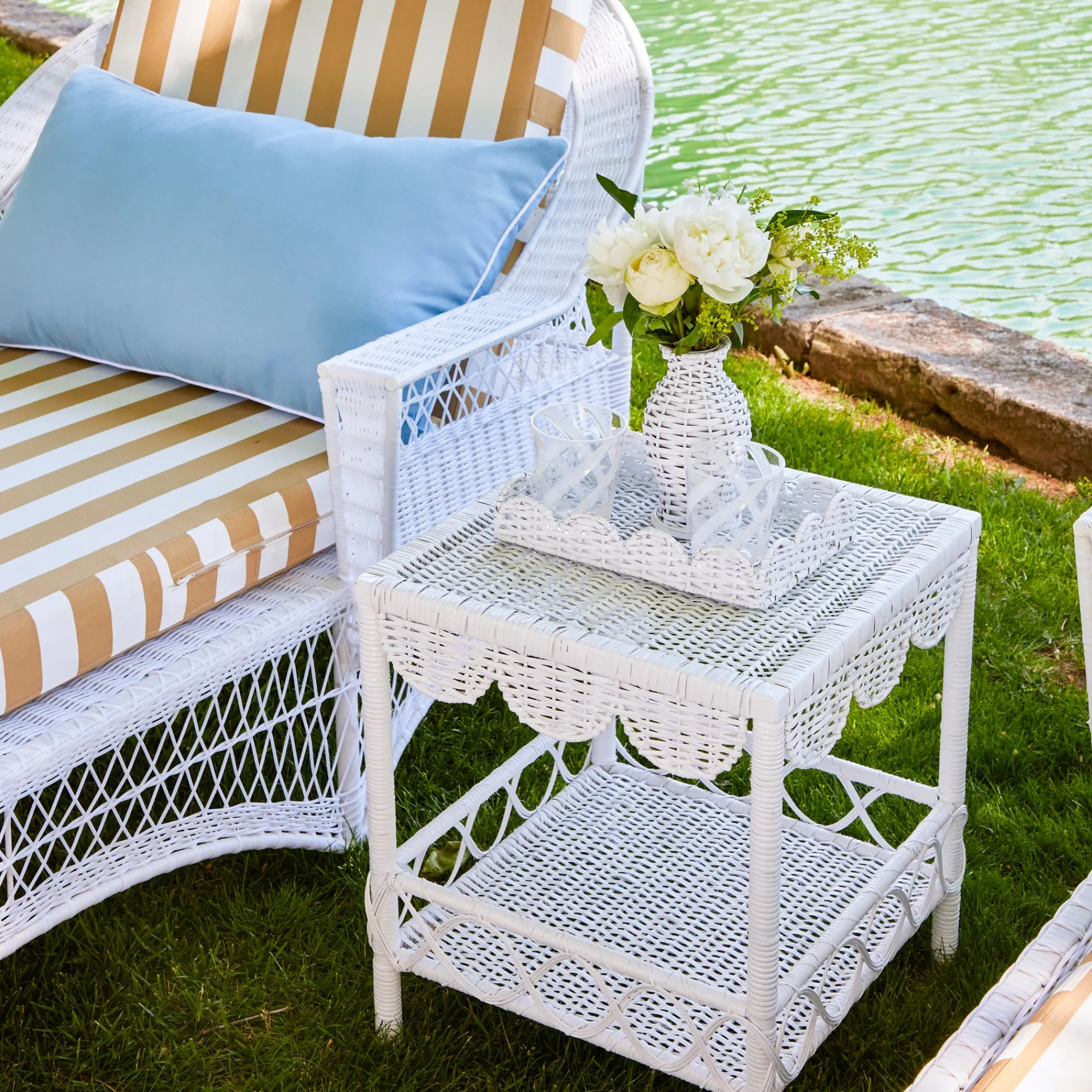 white_rattan_outdoor_side_2.webp Sale White Rattan Outdoor Side Table Tables