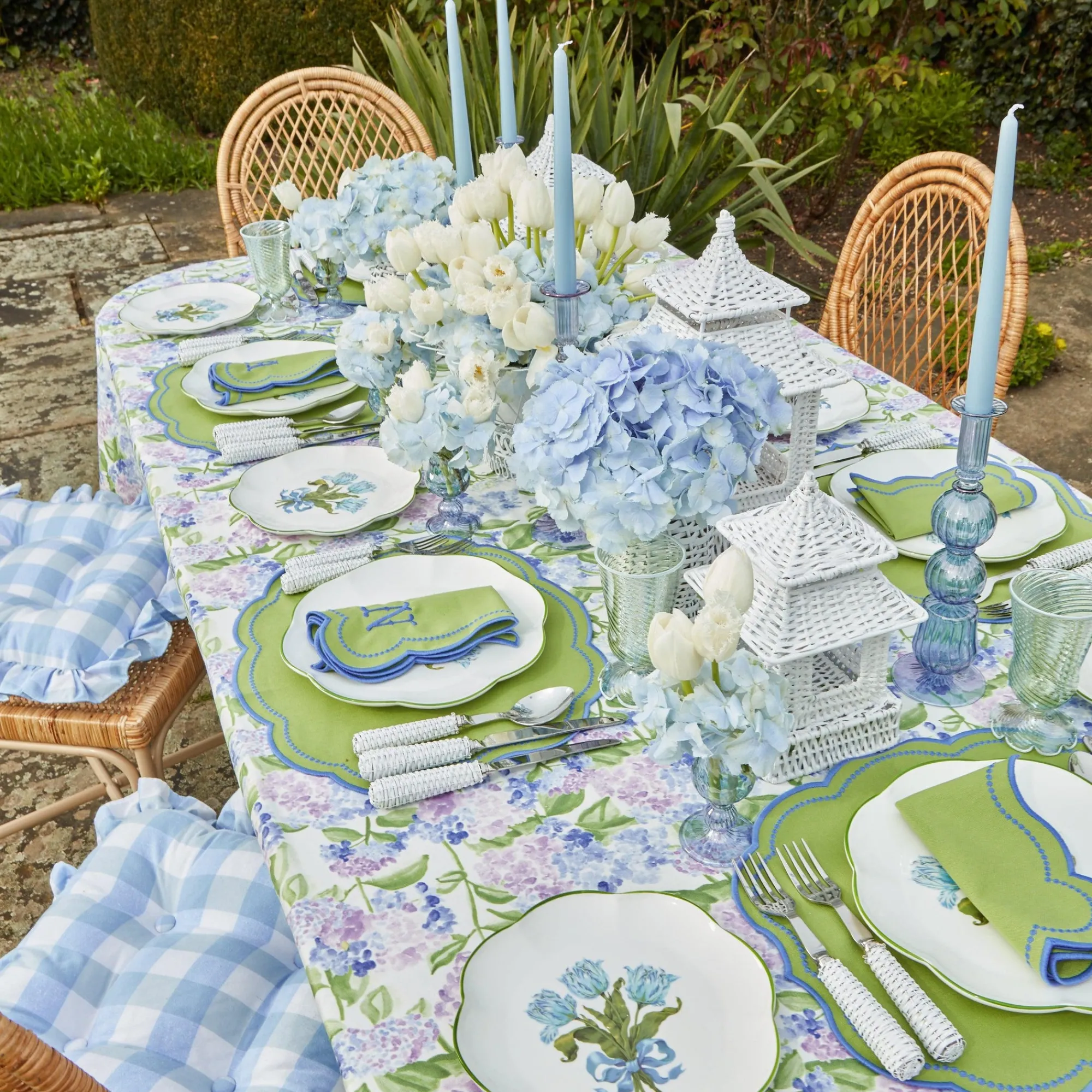 white_rattan_pagoda_lante_7.webp Sale White Rattan Pagoda Lantern Set Rattan Tableware