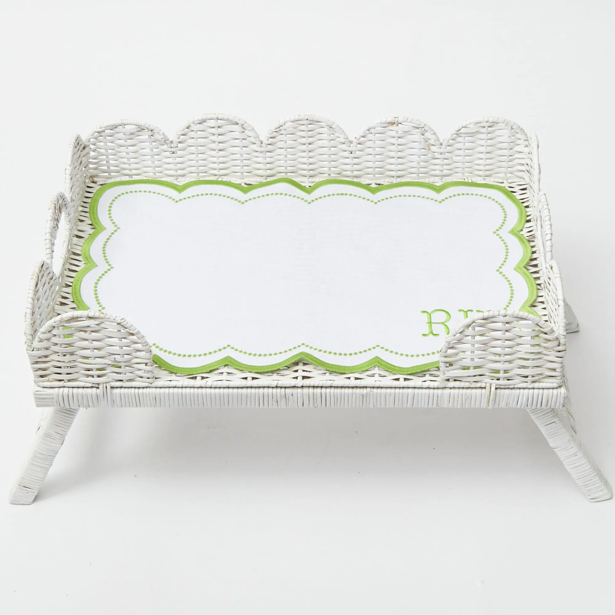 white_scalloped_rattan_br_4.webp Outlet White Scalloped Rattan Breakfast Tray Trays & Liners