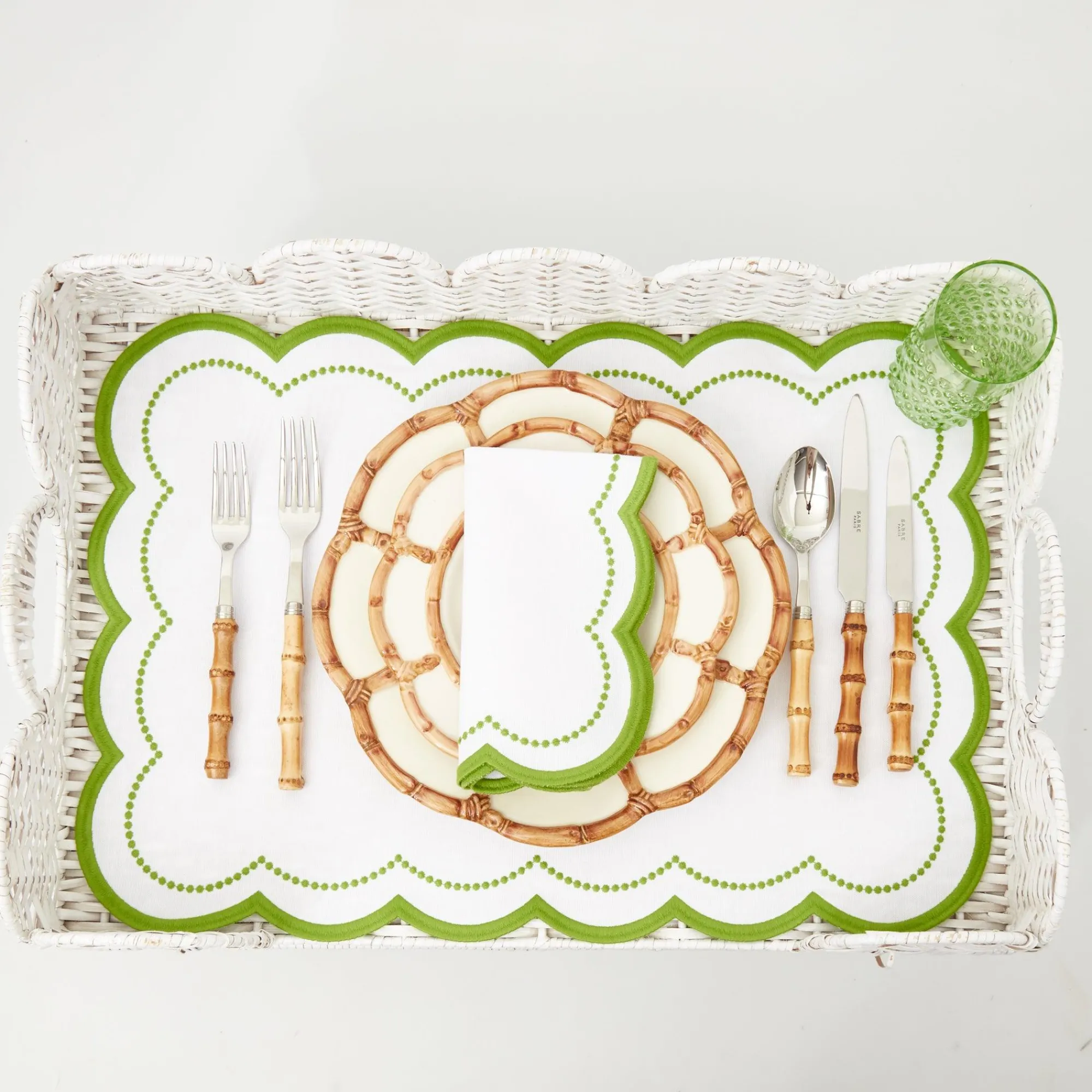 white_scalloped_rattan_br_5-1.webp Best Sale White Scalloped Rattan Breakfast Tray Rattan Tableware