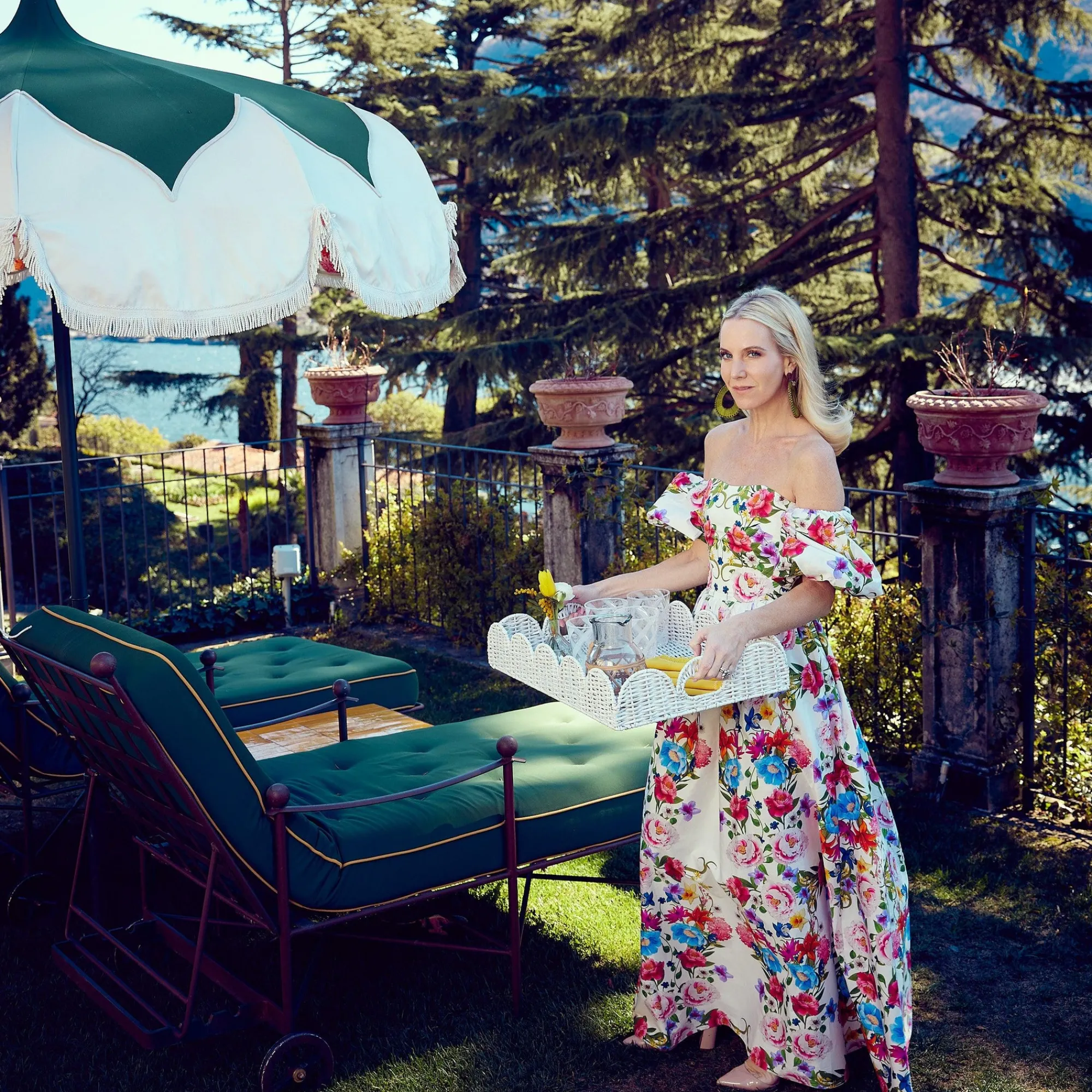 white_scalloped_rattan_tr_1-1.webp Sale White Scalloped Rattan Tray Trays & Liners