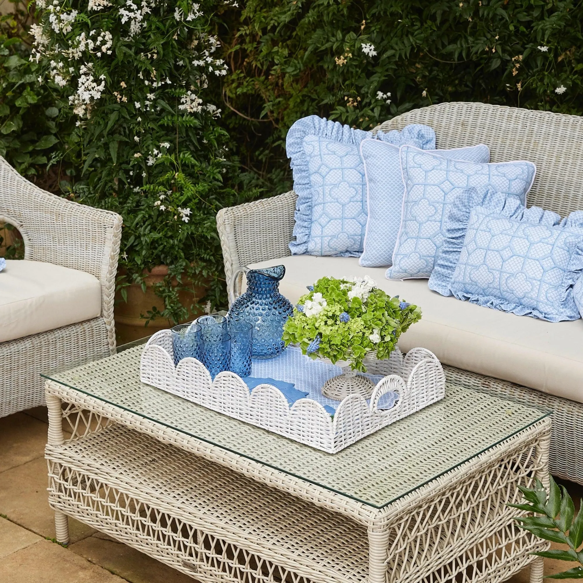 white_scalloped_rattan_tr_9.webp Sale White Scalloped Rattan Tray Trays & Liners