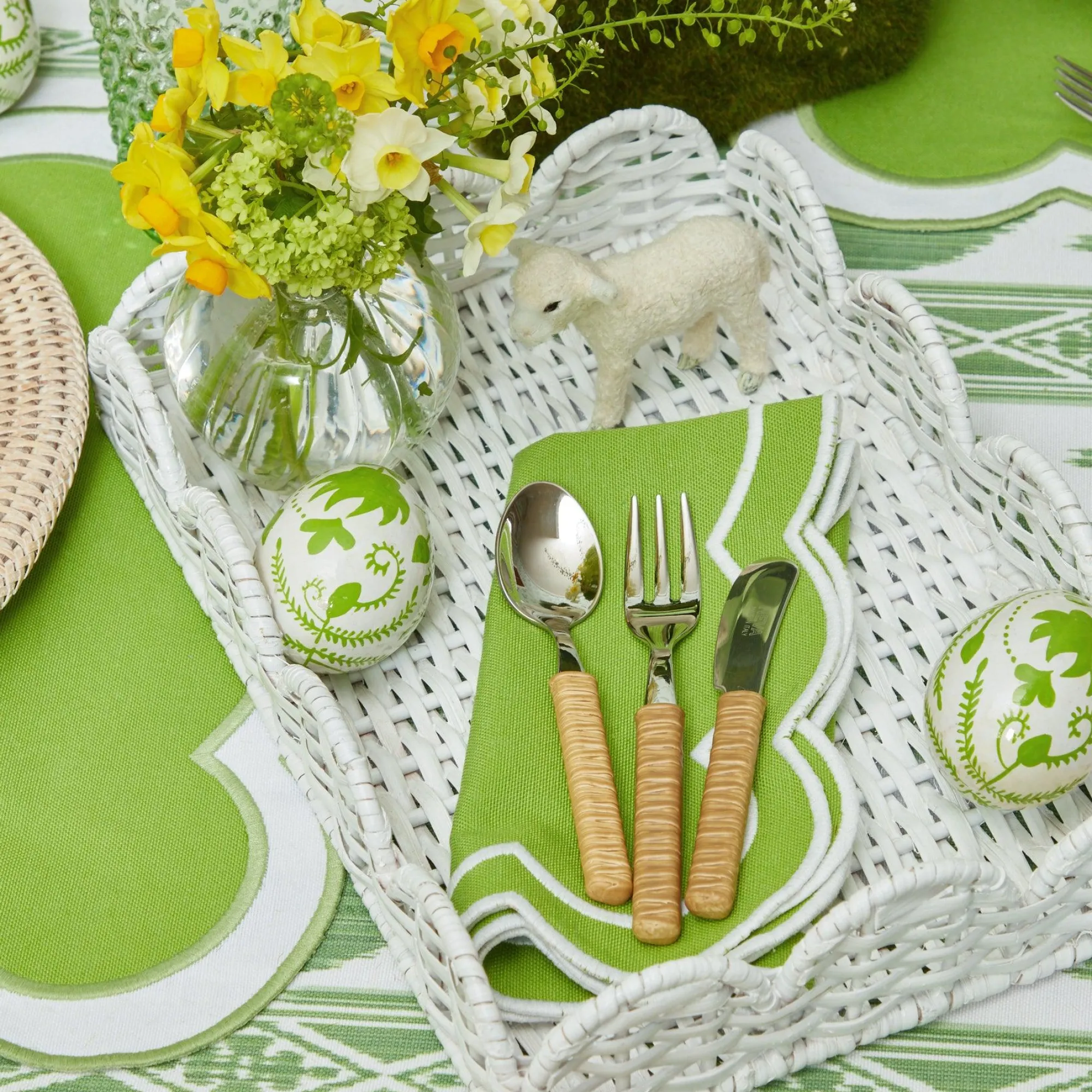 white_small_scalloped_rat_12-1.webp Cheap White Small Scalloped Rattan Tray Rattan Tableware